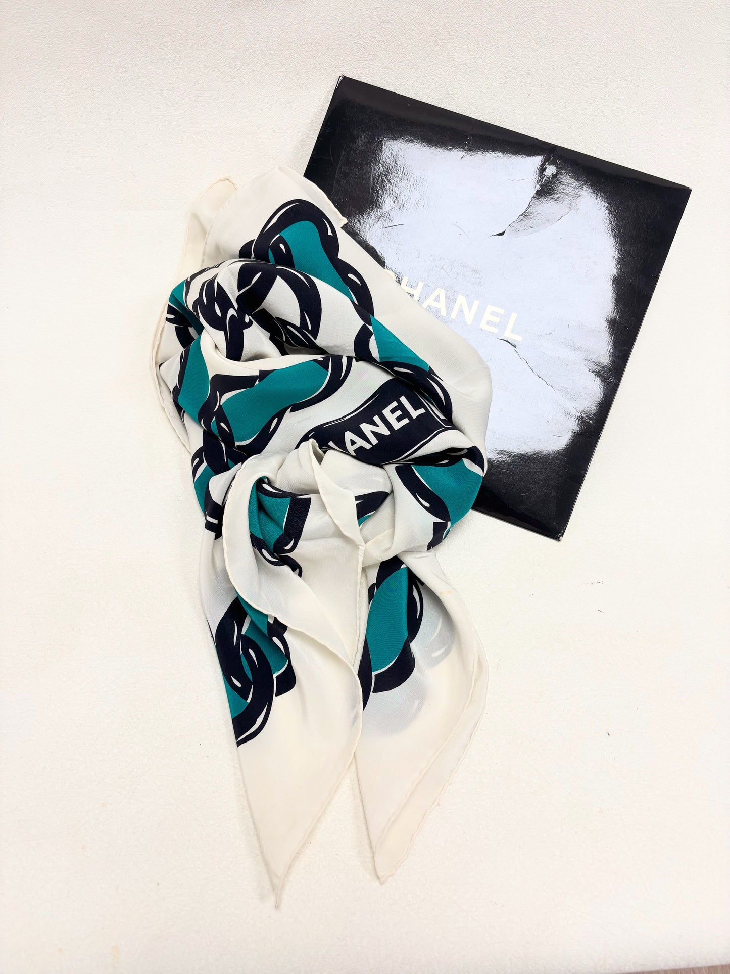 CHANEL Foulard en soie
