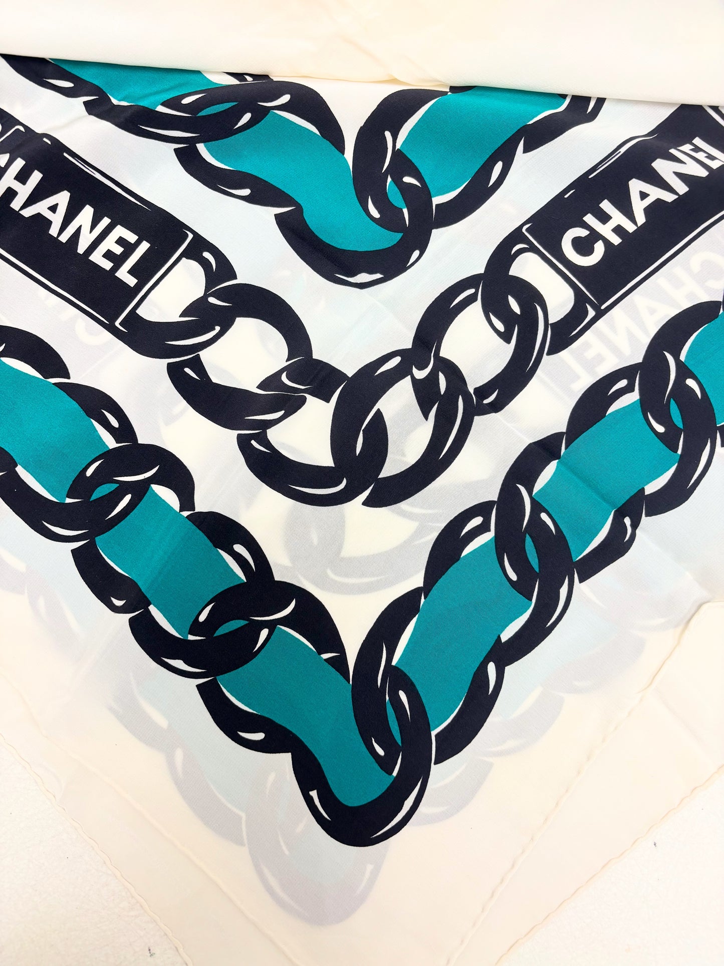 CHANEL Foulard en soie