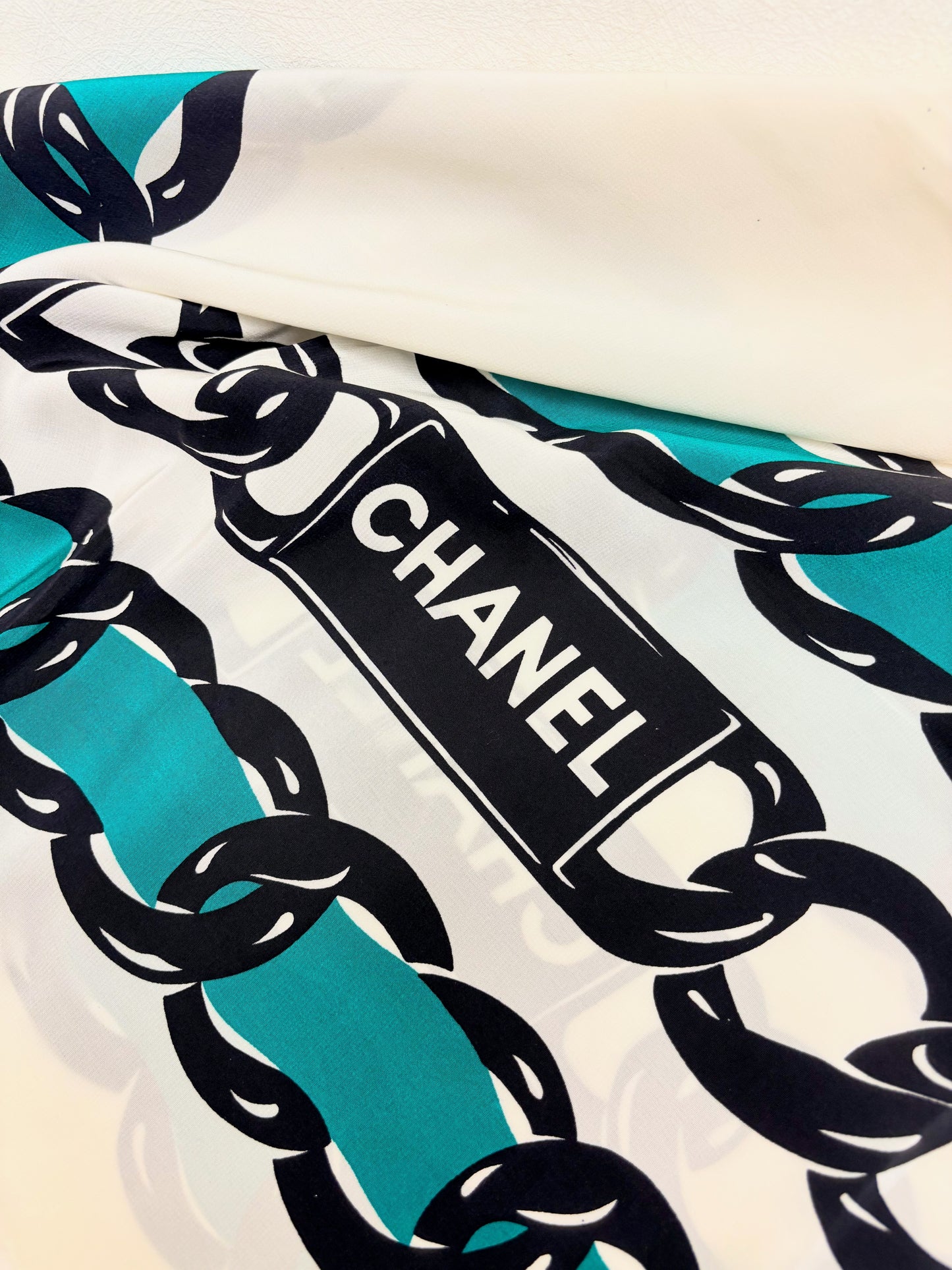 CHANEL Foulard en soie