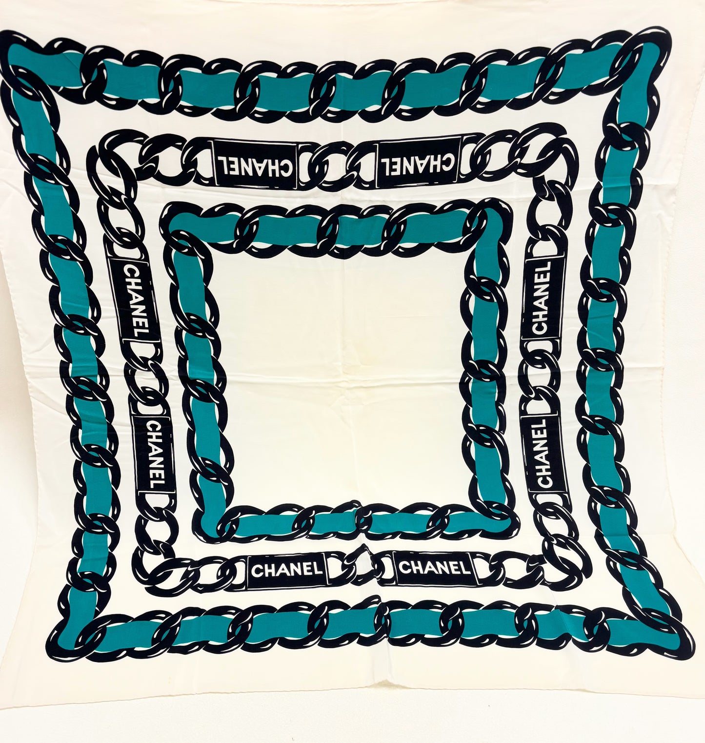 CHANEL Foulard en soie