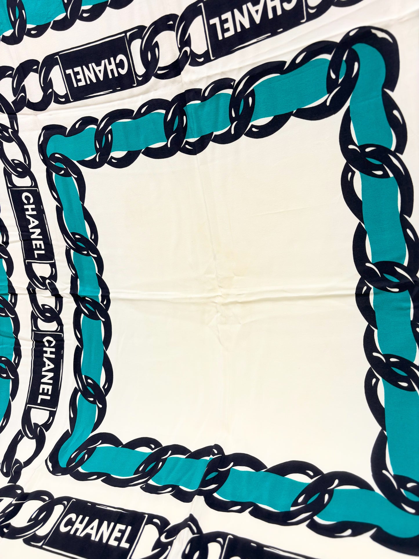 CHANEL Foulard en soie