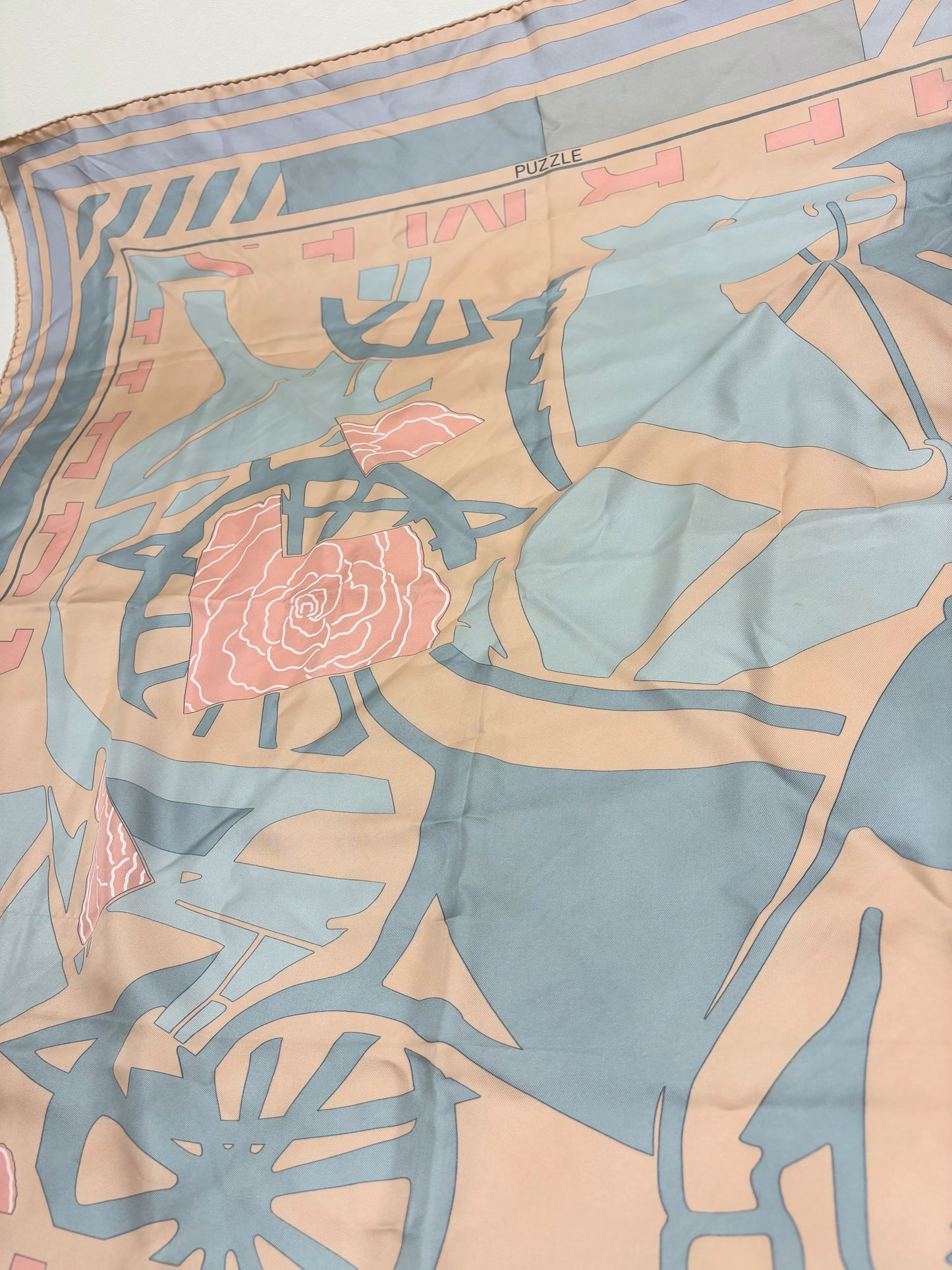 HERMÈS Carré en soie