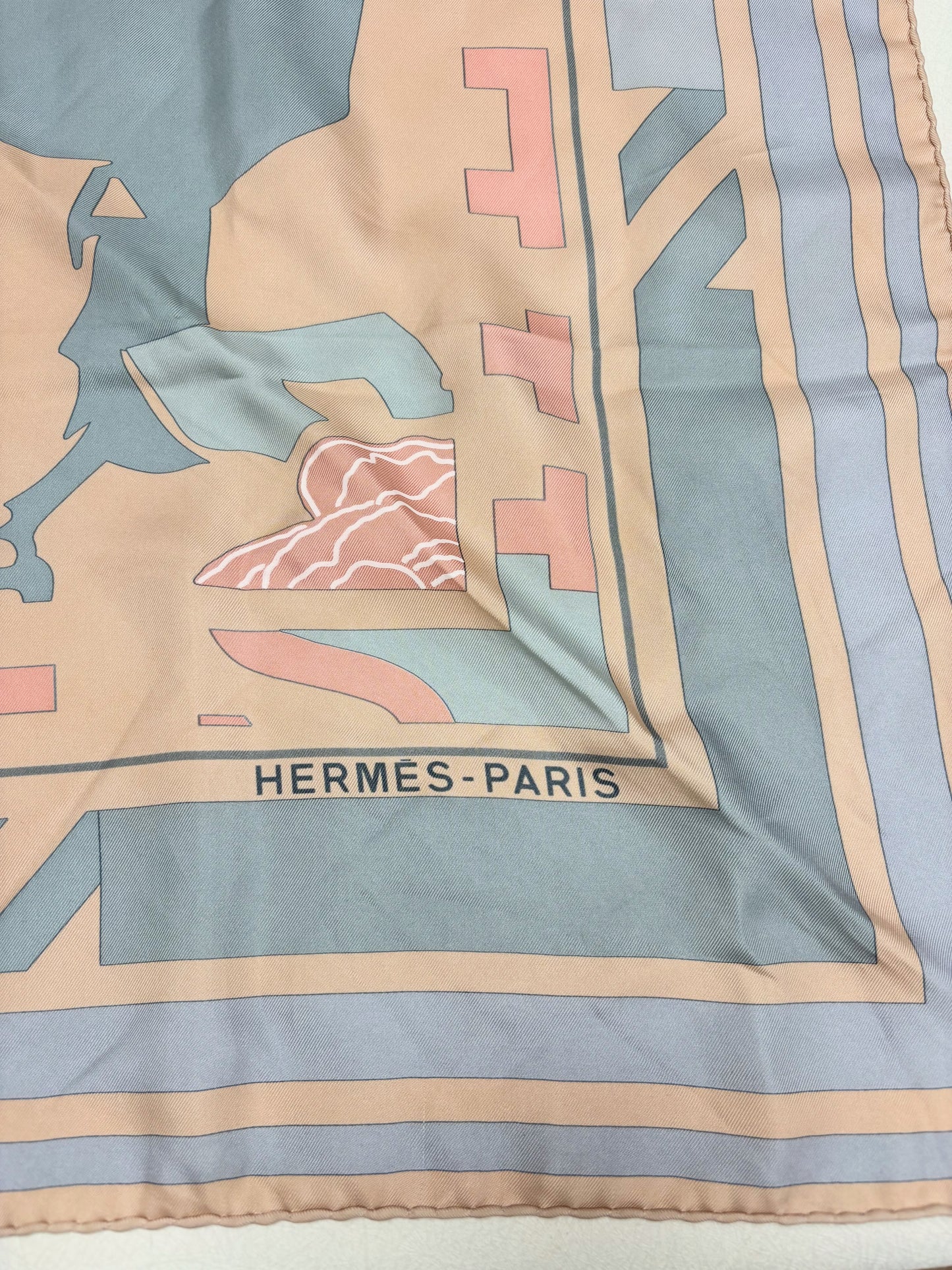 HERMÈS Carré en soie