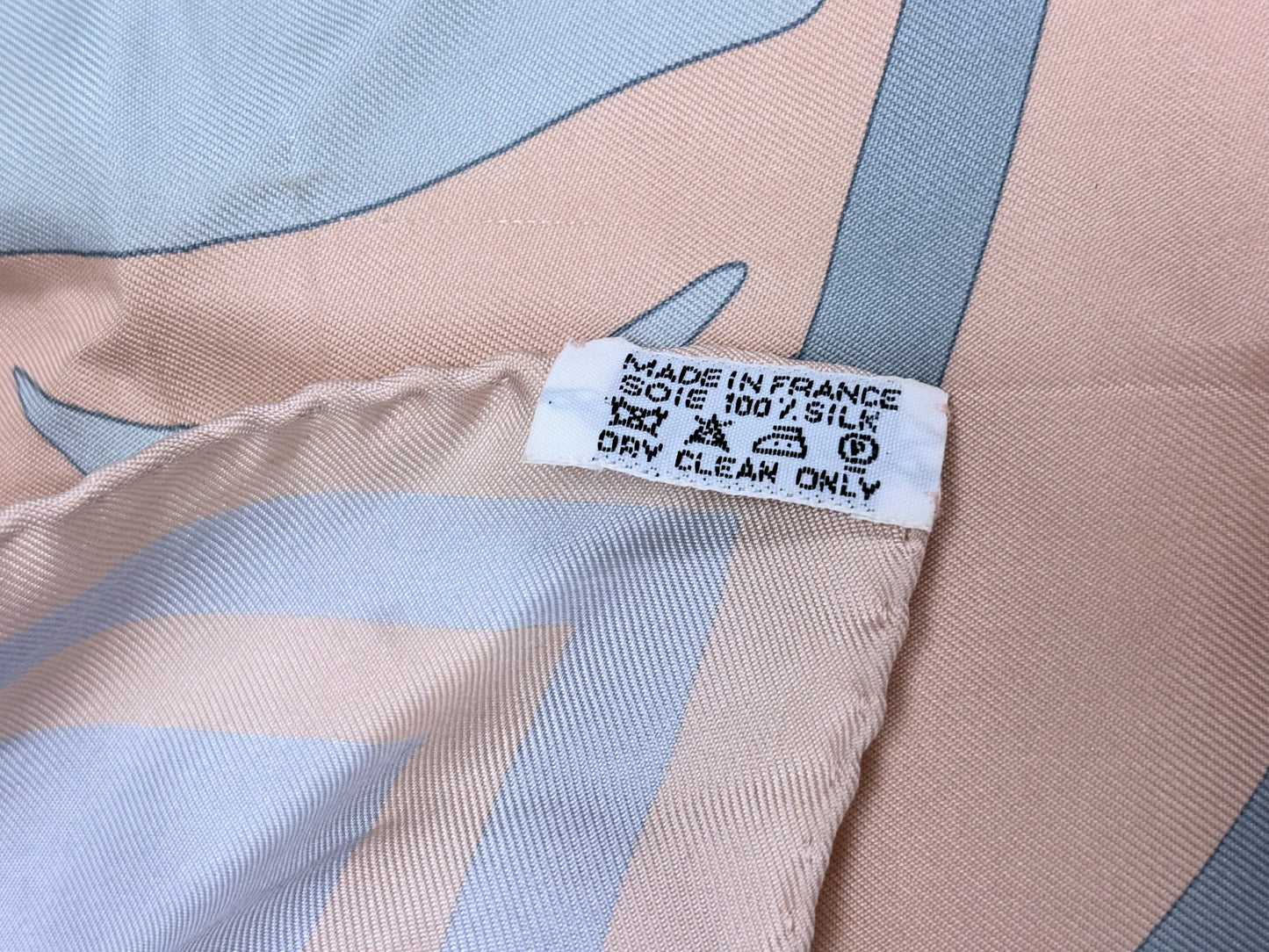 HERMÈS Carré en soie
