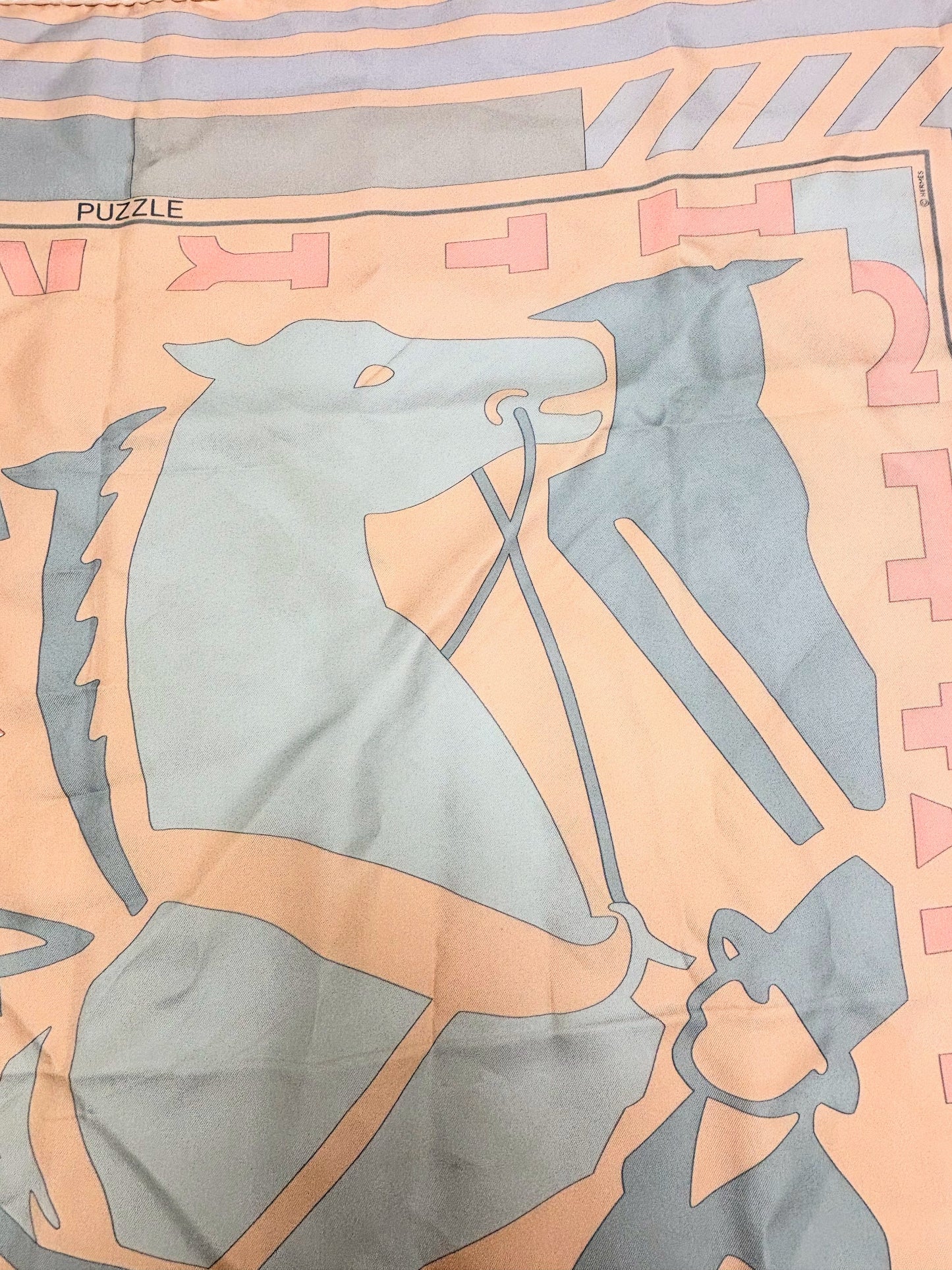 HERMÈS Carré en soie