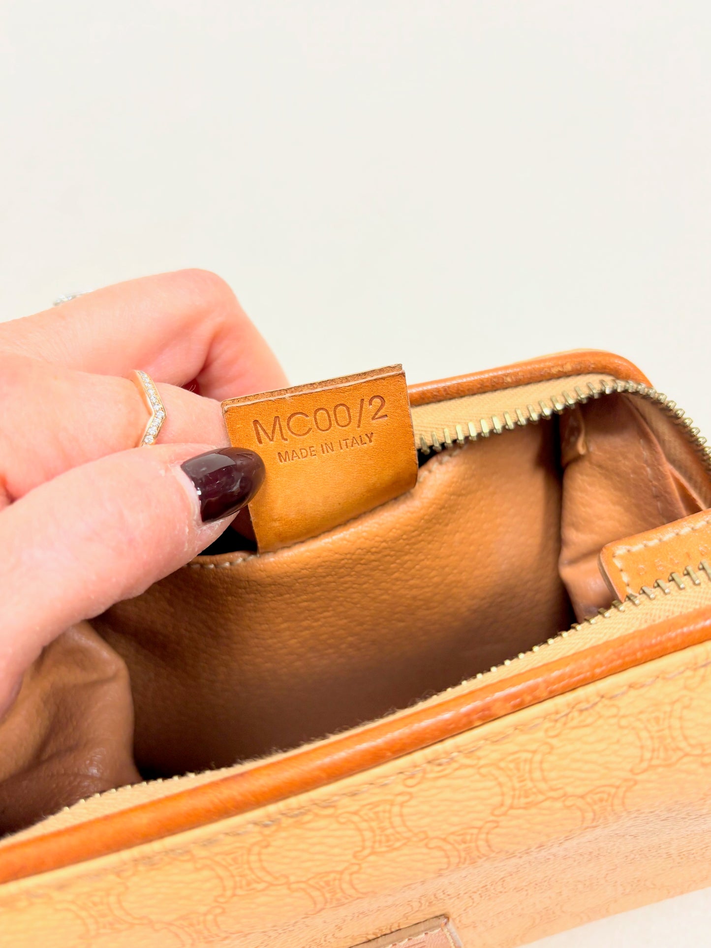 CÉLINE Pochette Triomphe