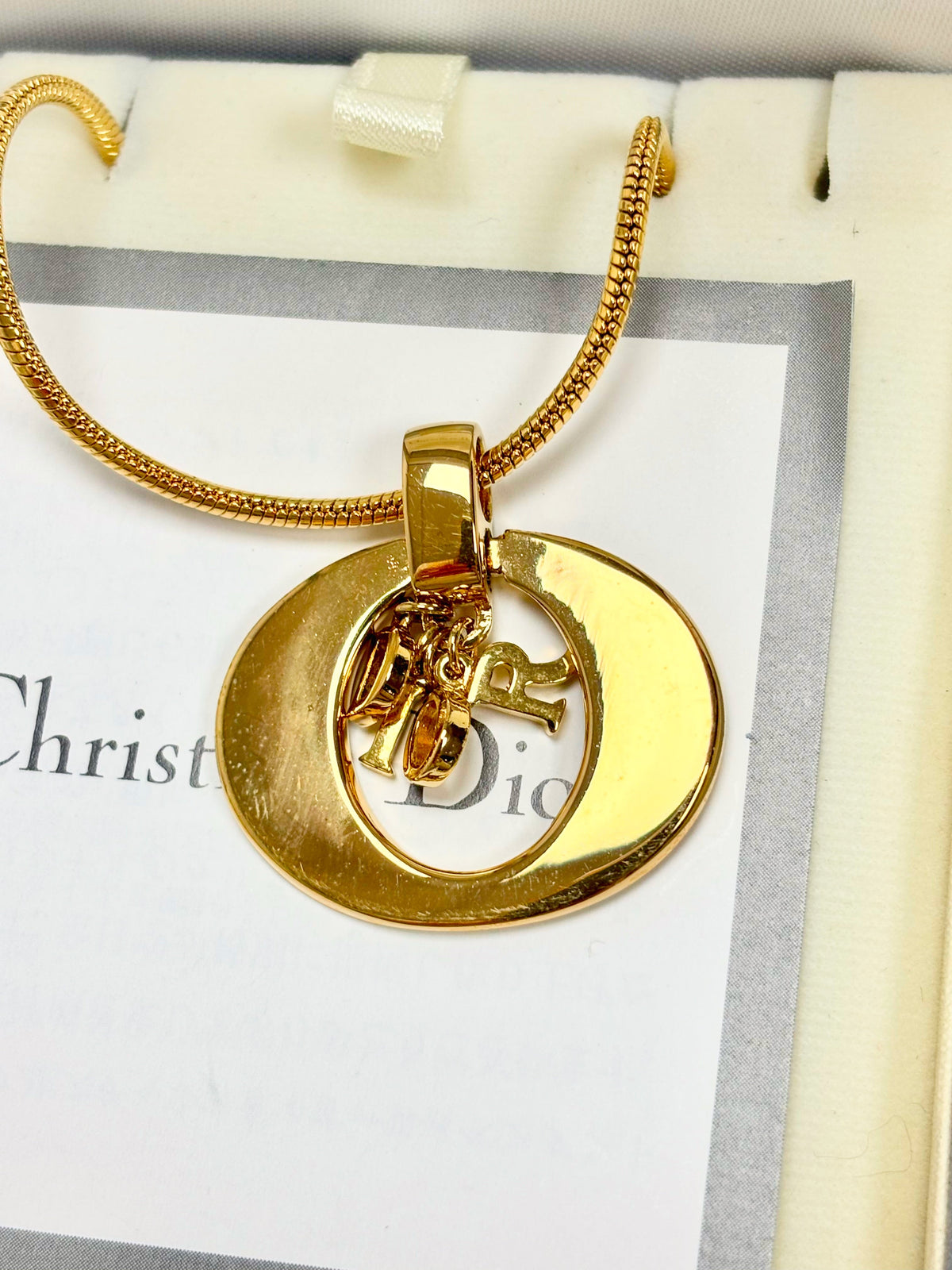 DIOR Collier Logo