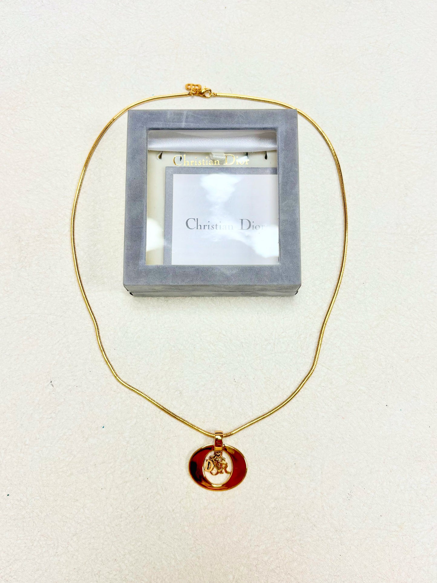 DIOR Collier Logo
