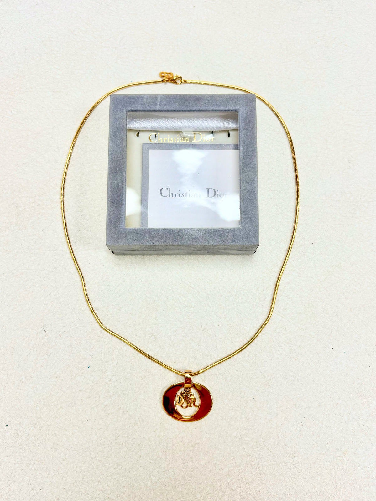 DIOR Collier Logo