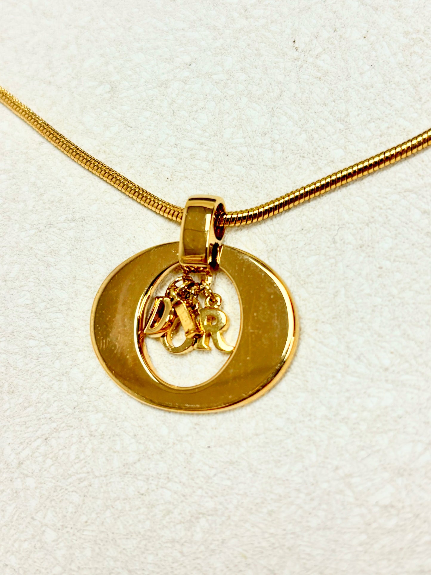 DIOR Collier Logo