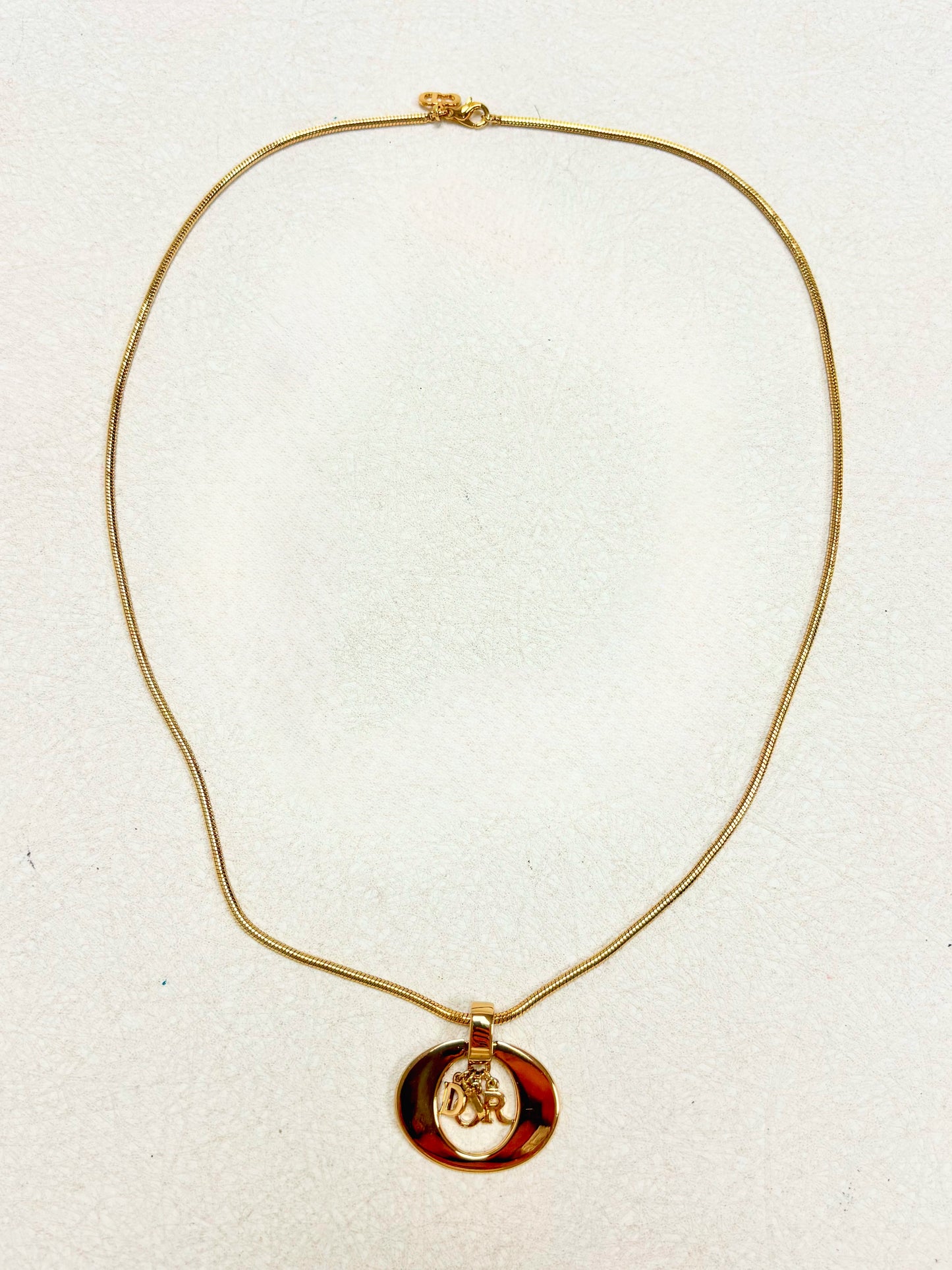 DIOR Collier Logo
