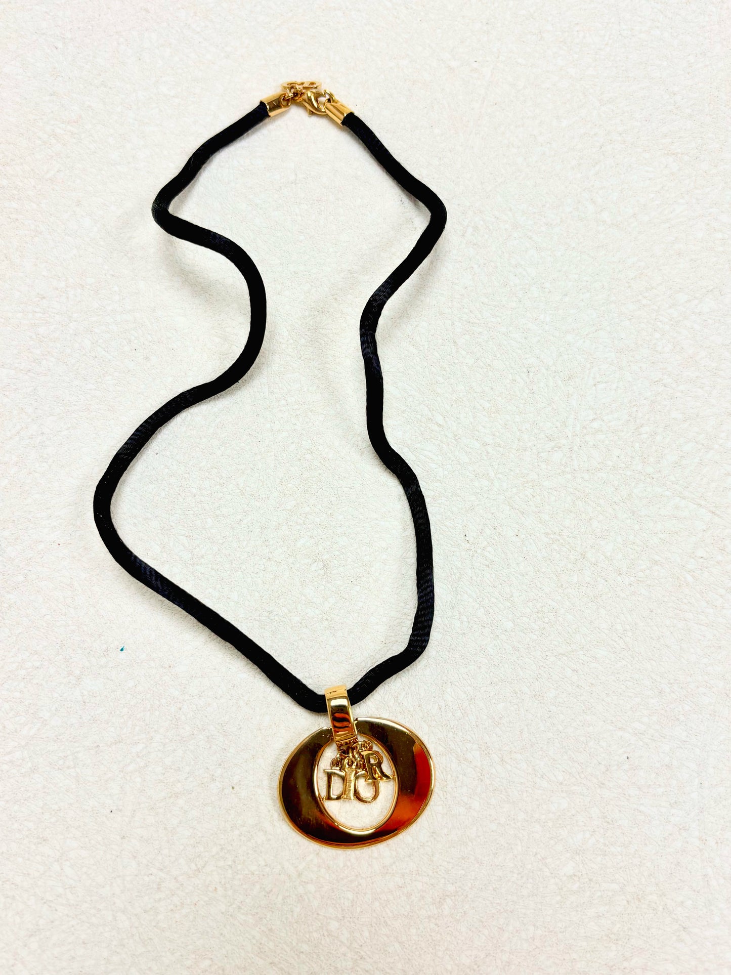 DIOR Collier Logo