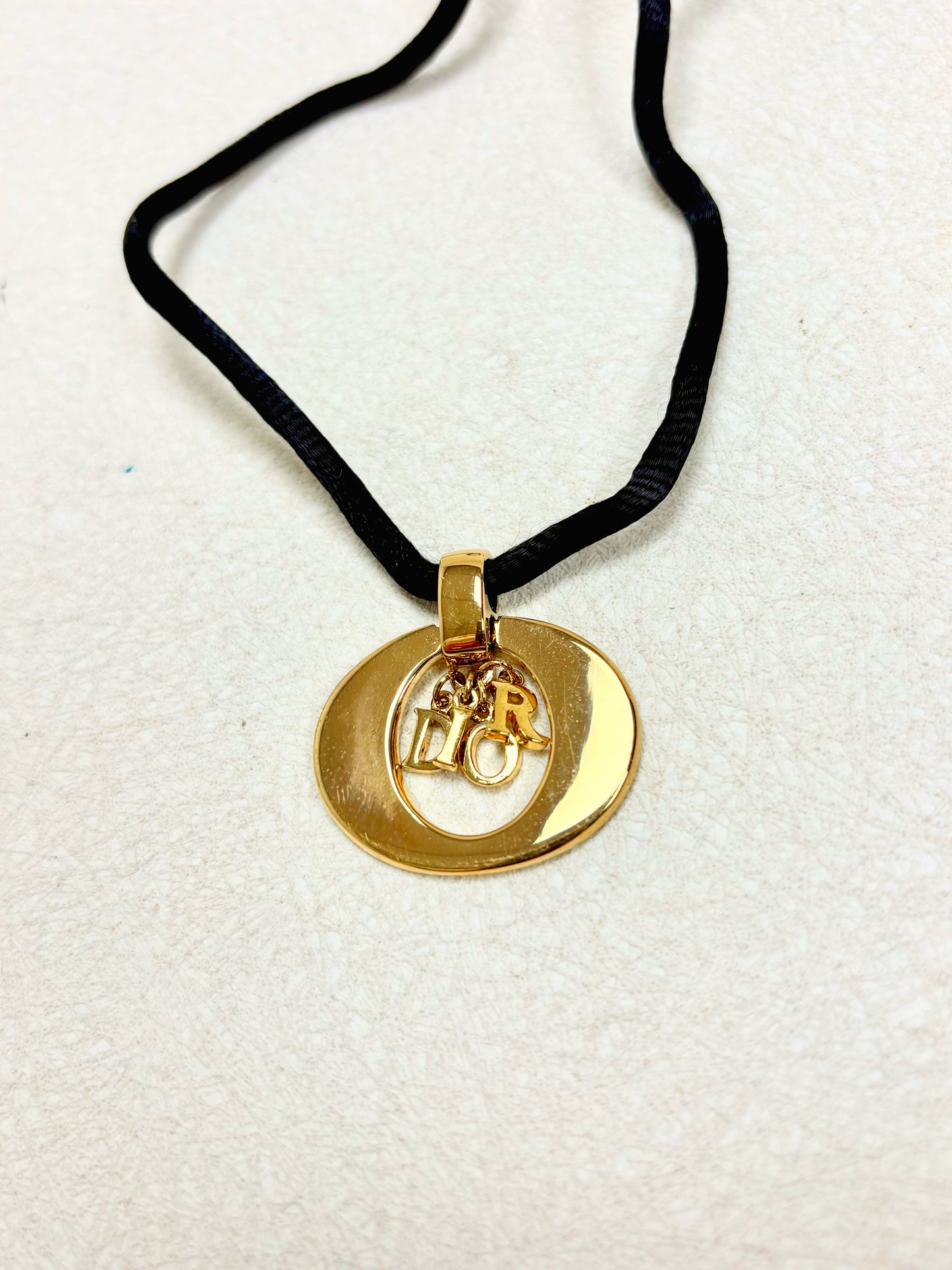 DIOR Collier Logo
