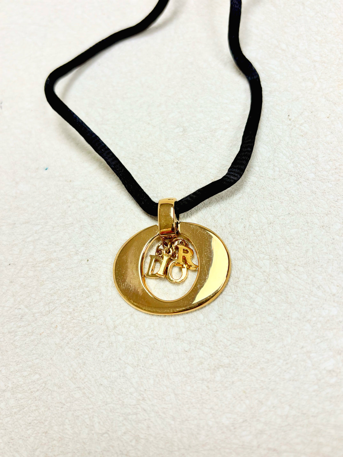 DIOR Collier Logo