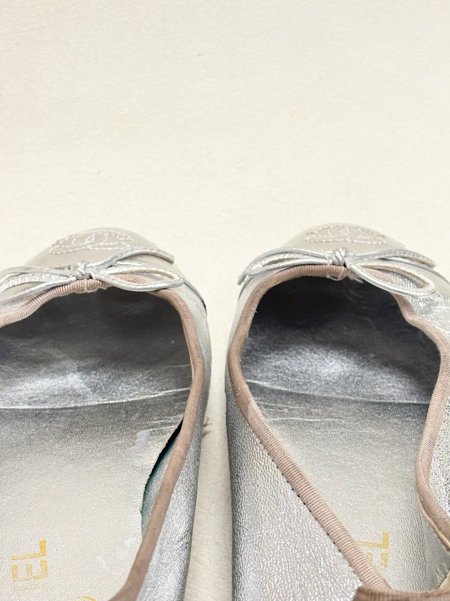 CHANEL Ballerines Cuir Argent