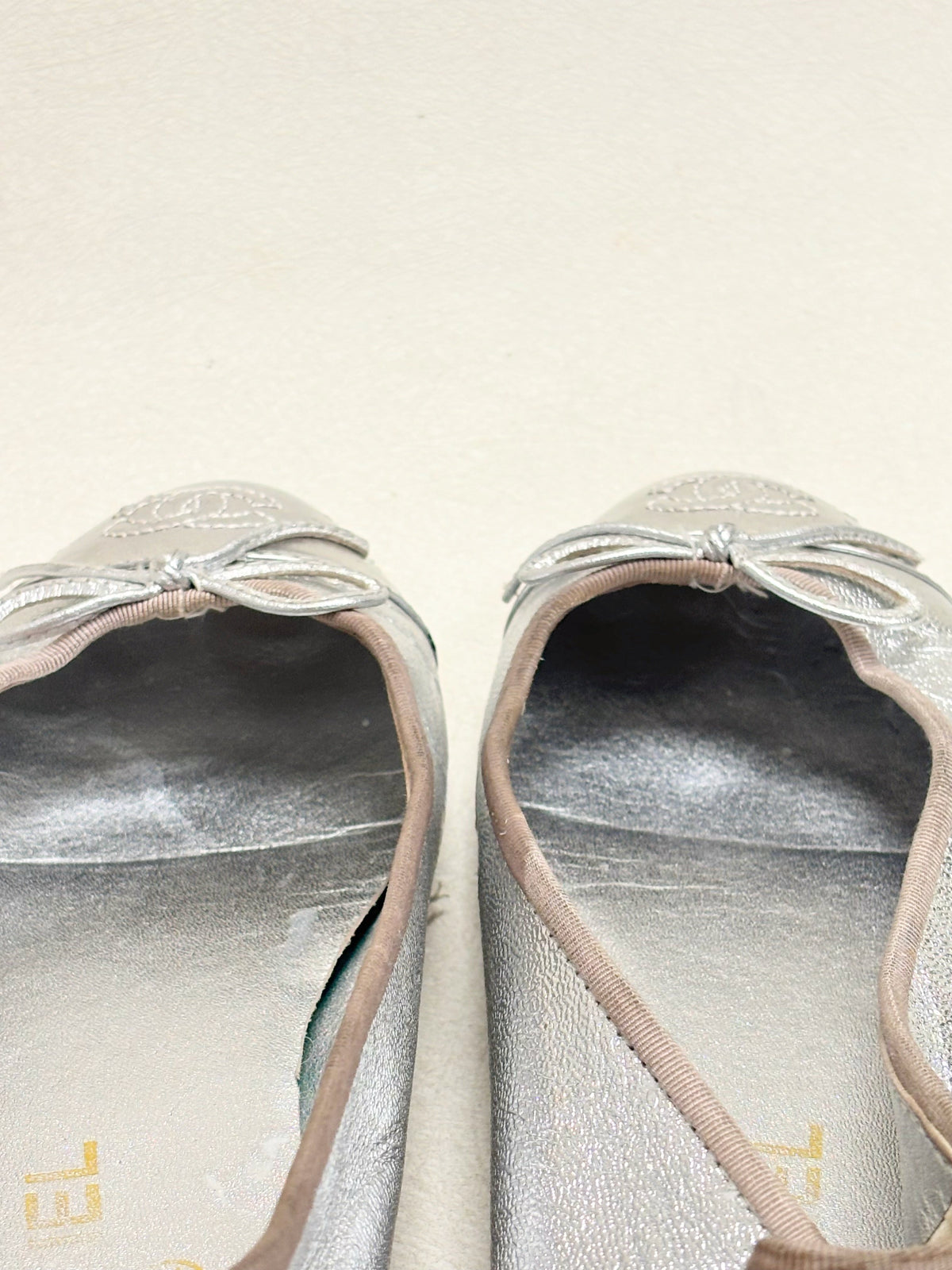 CHANEL Ballerines Cuir Argent