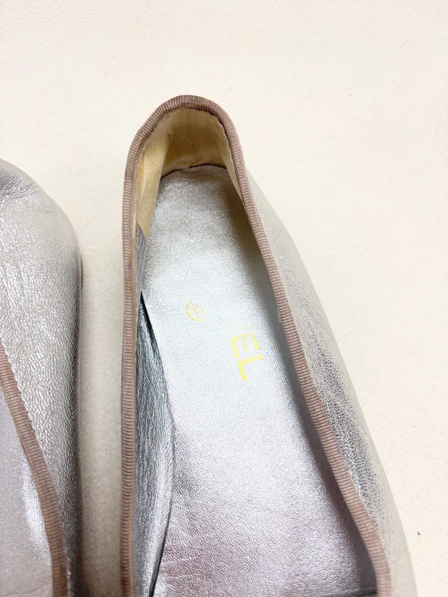 CHANEL Ballerines Cuir Argent