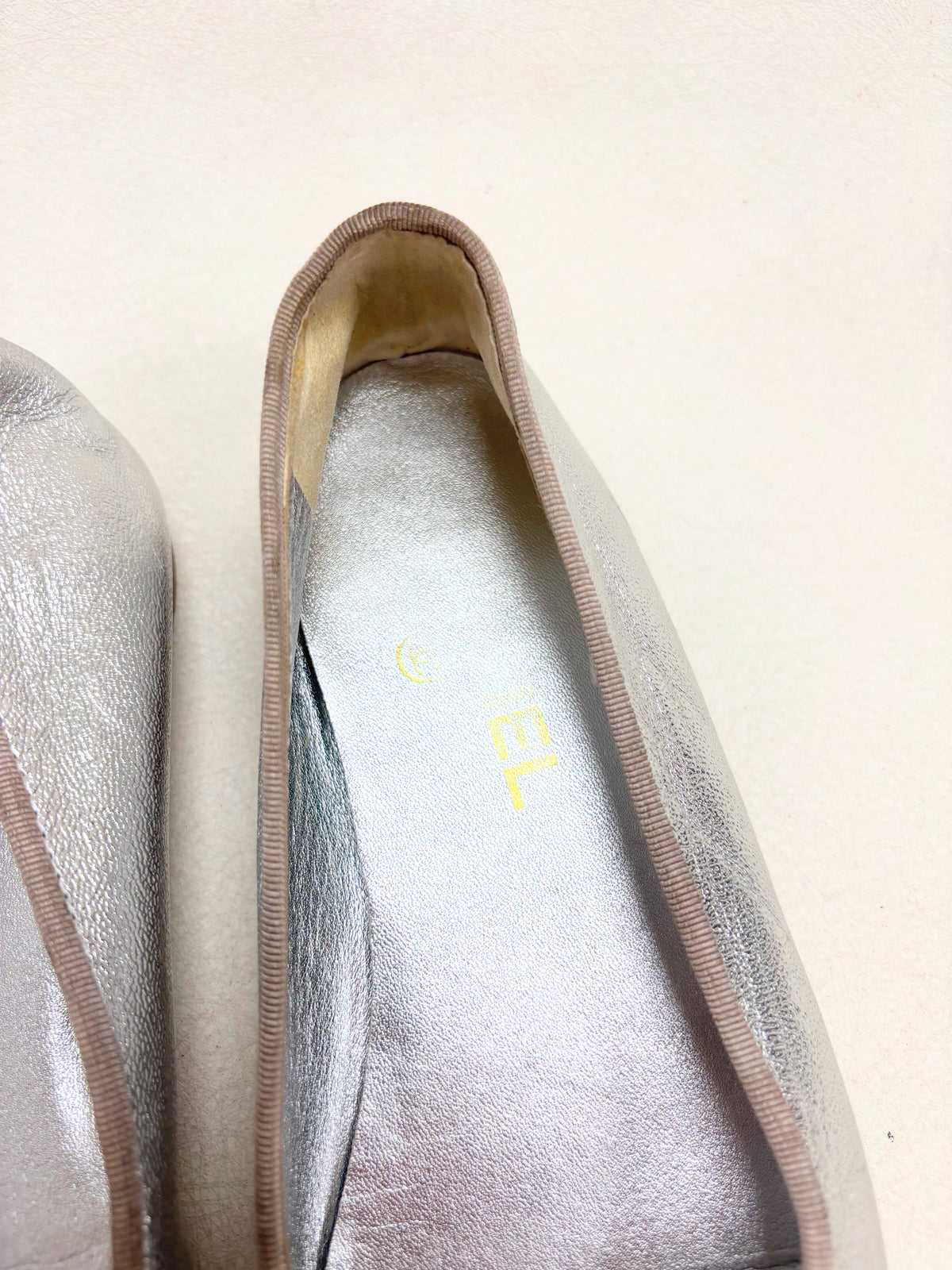 CHANEL Ballerines Cuir Argent