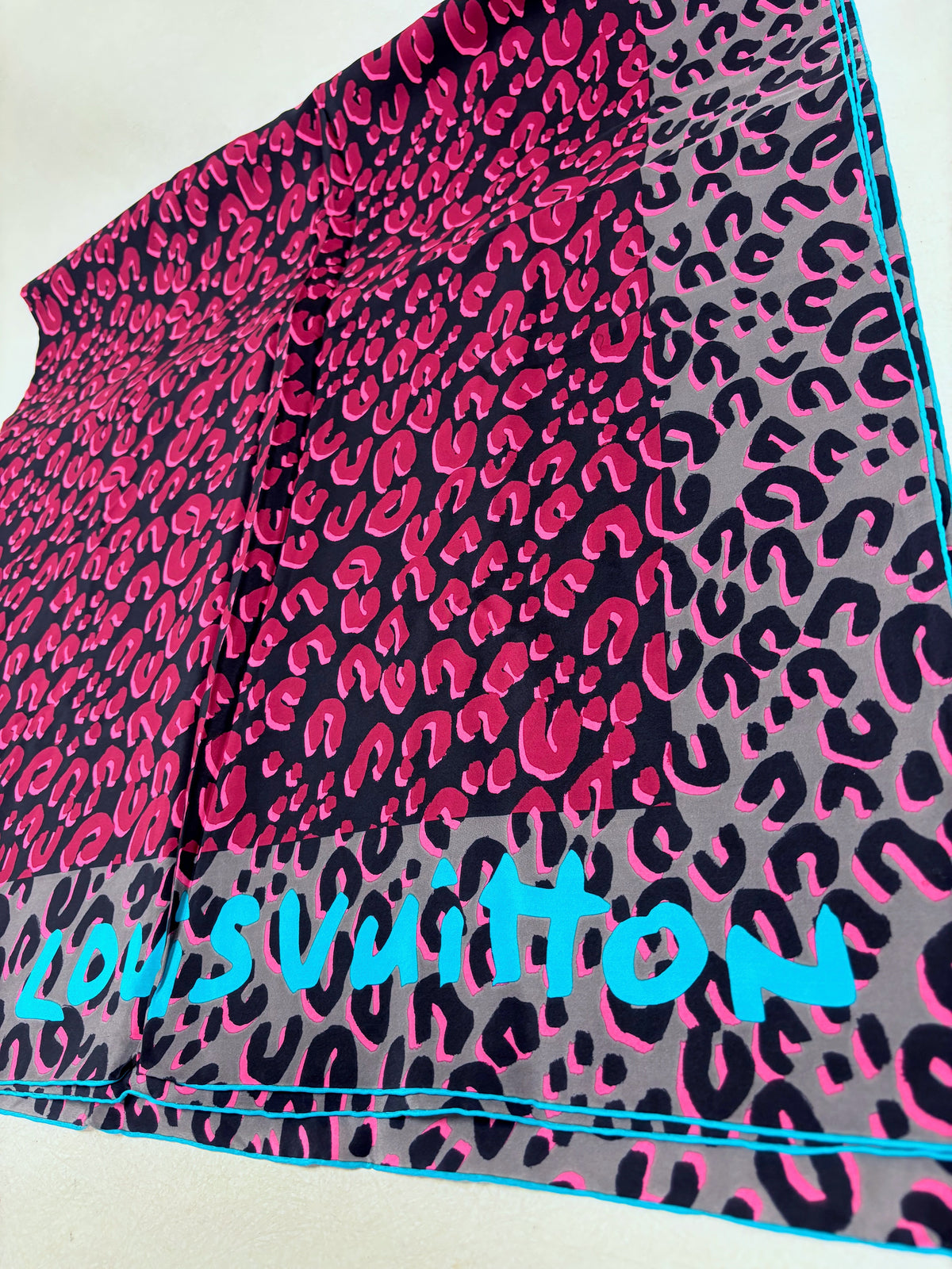LOUIS VUITTON x Stephen Sprouse Maxi Foulard