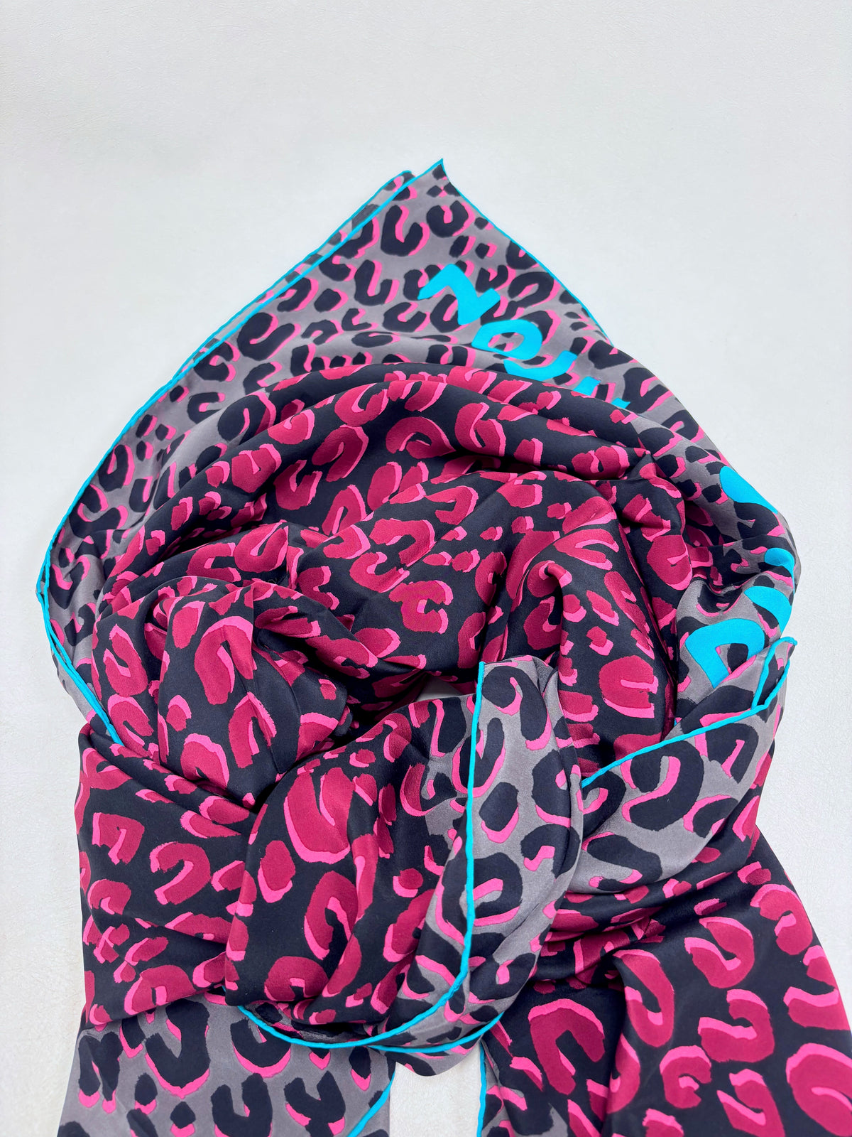 LOUIS VUITTON x Stephen Sprouse Maxi Foulard