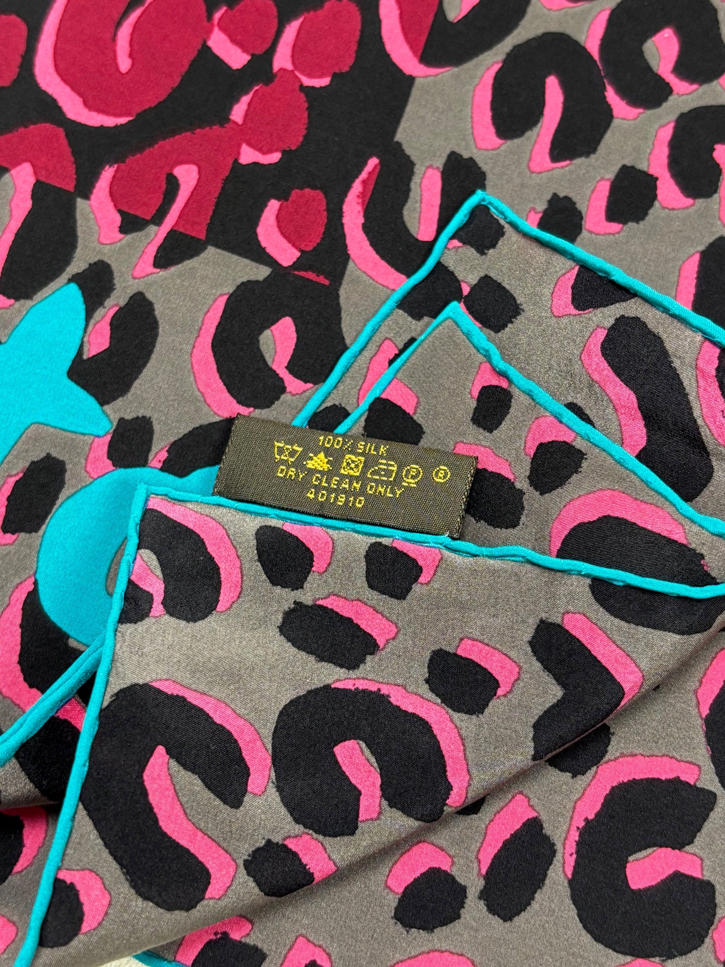 LOUIS VUITTON x Stephen Sprouse Maxi Foulard