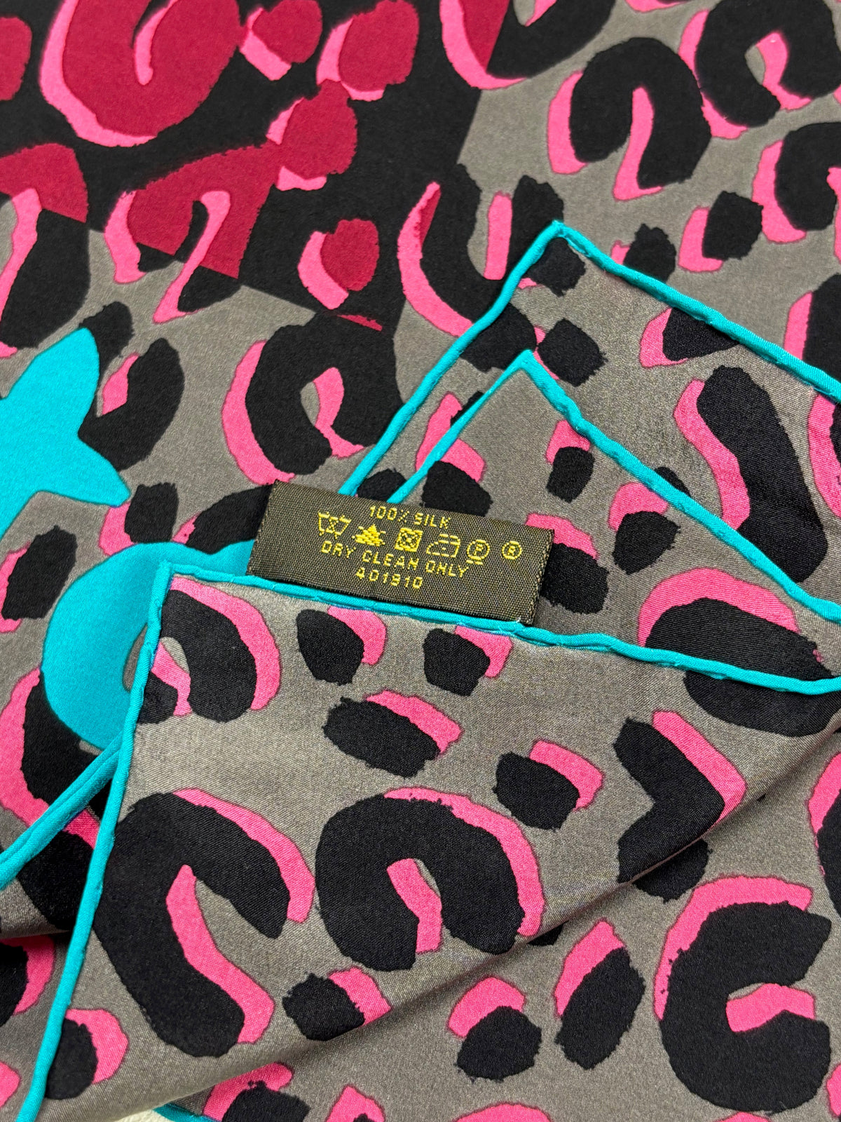LOUIS VUITTON x Stephen Sprouse Maxi Foulard