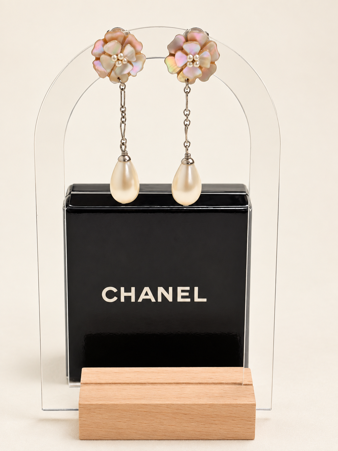CHANEL Boucles d'oreilles Camelia