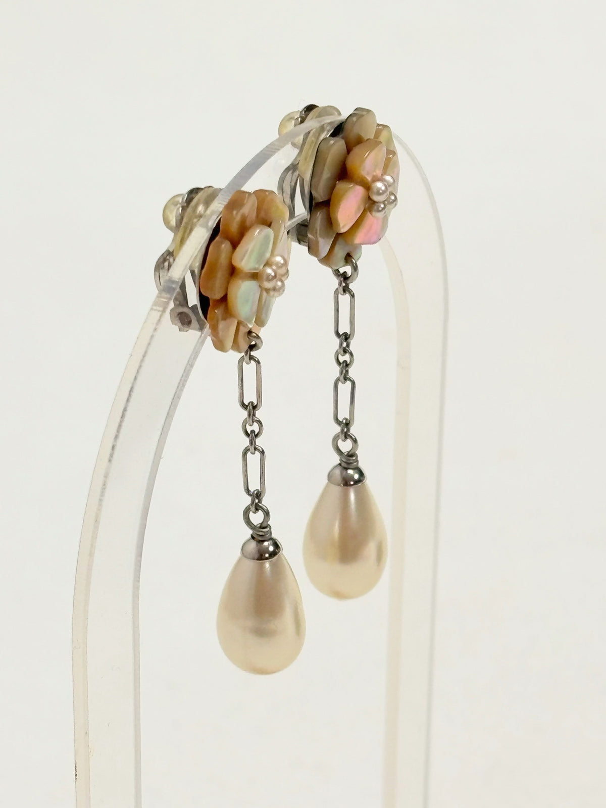 CHANEL Boucles d'oreilles Camelia