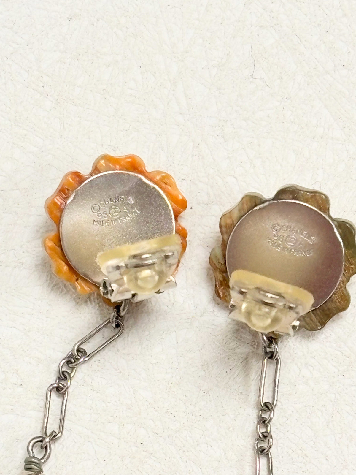 CHANEL Boucles d'oreilles Camelia