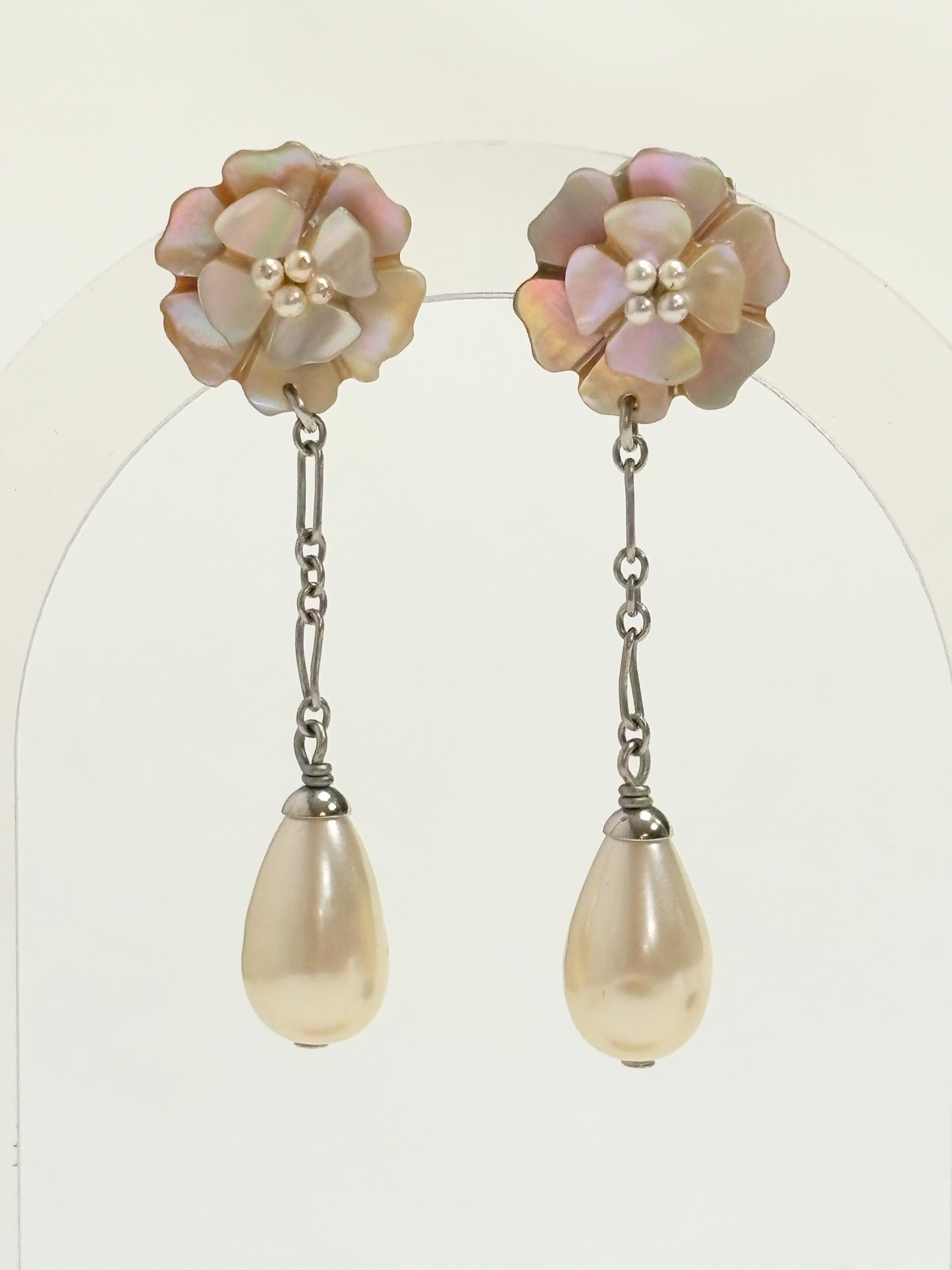CHANEL Boucles d'oreilles Camelia