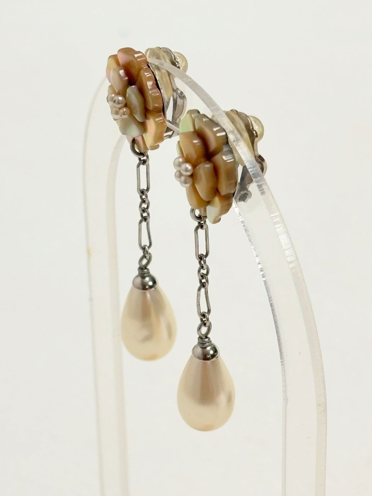 CHANEL Boucles d'oreilles Camelia
