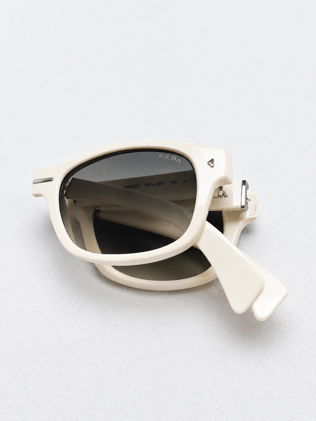PRADA Lunettes de soleil