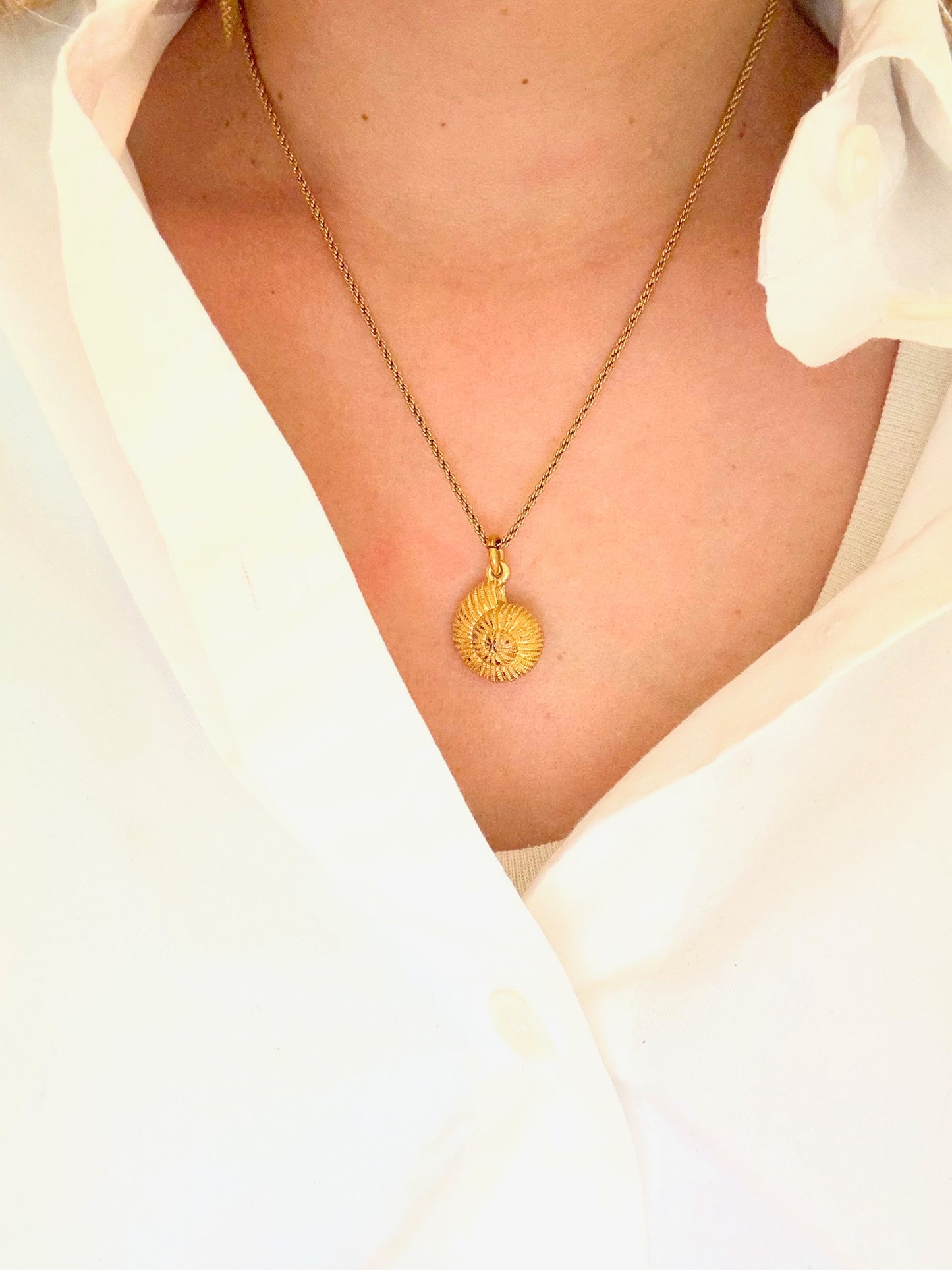 DIOR Collier Coquillage