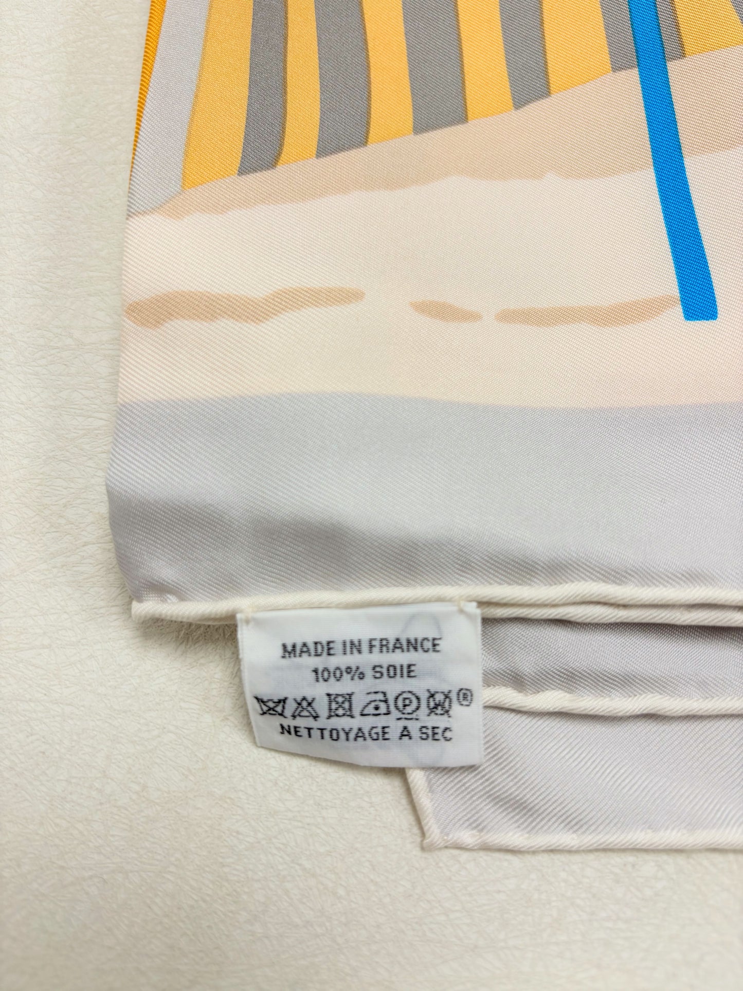 HERMÈS Maxi Paréo Soie