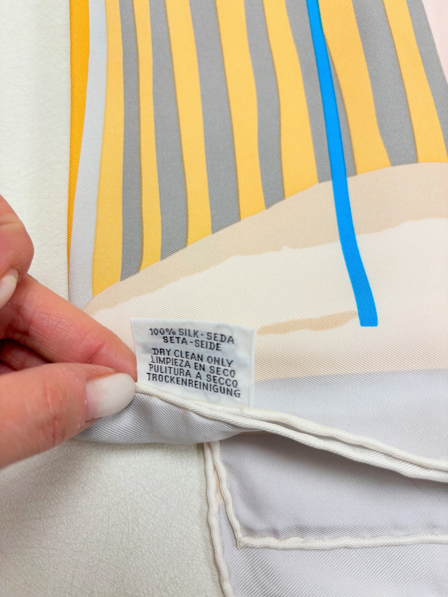 HERMÈS Maxi Paréo Soie