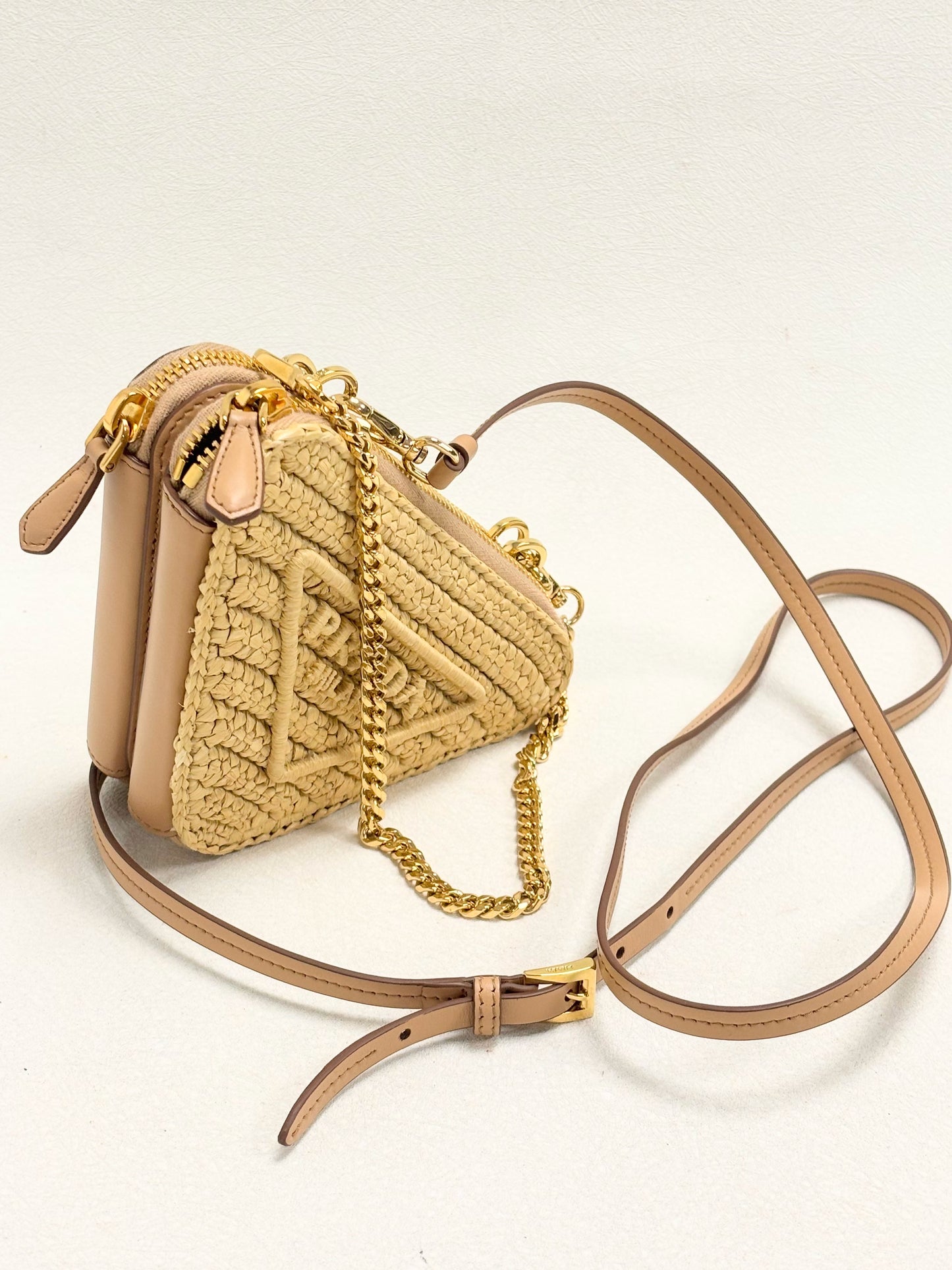PRADA Sac Triangle Raffia
