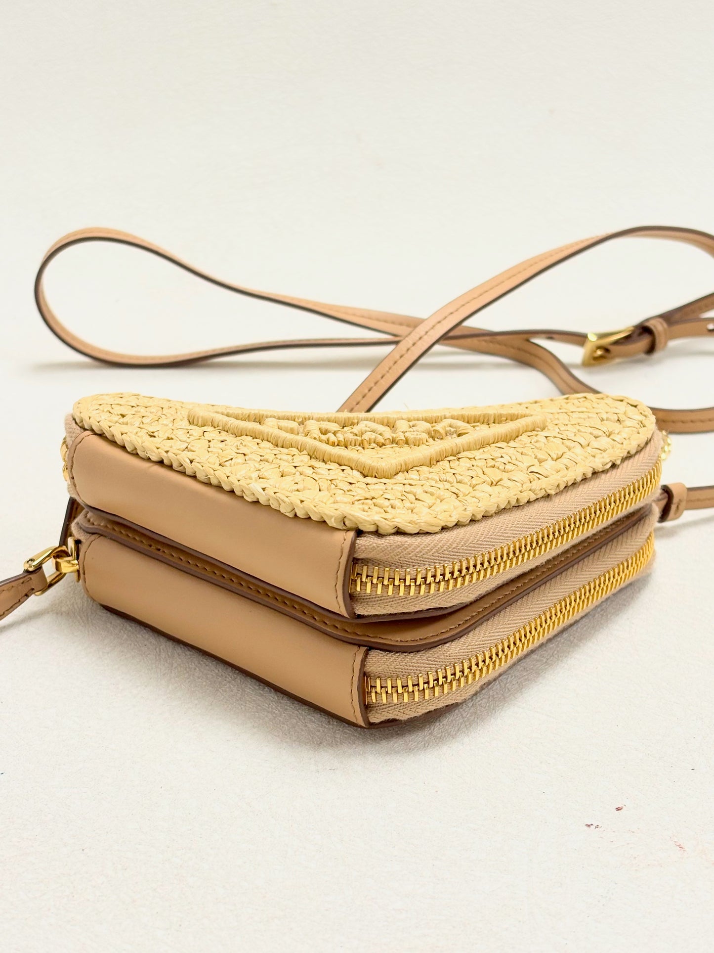 PRADA Sac Triangle Raffia