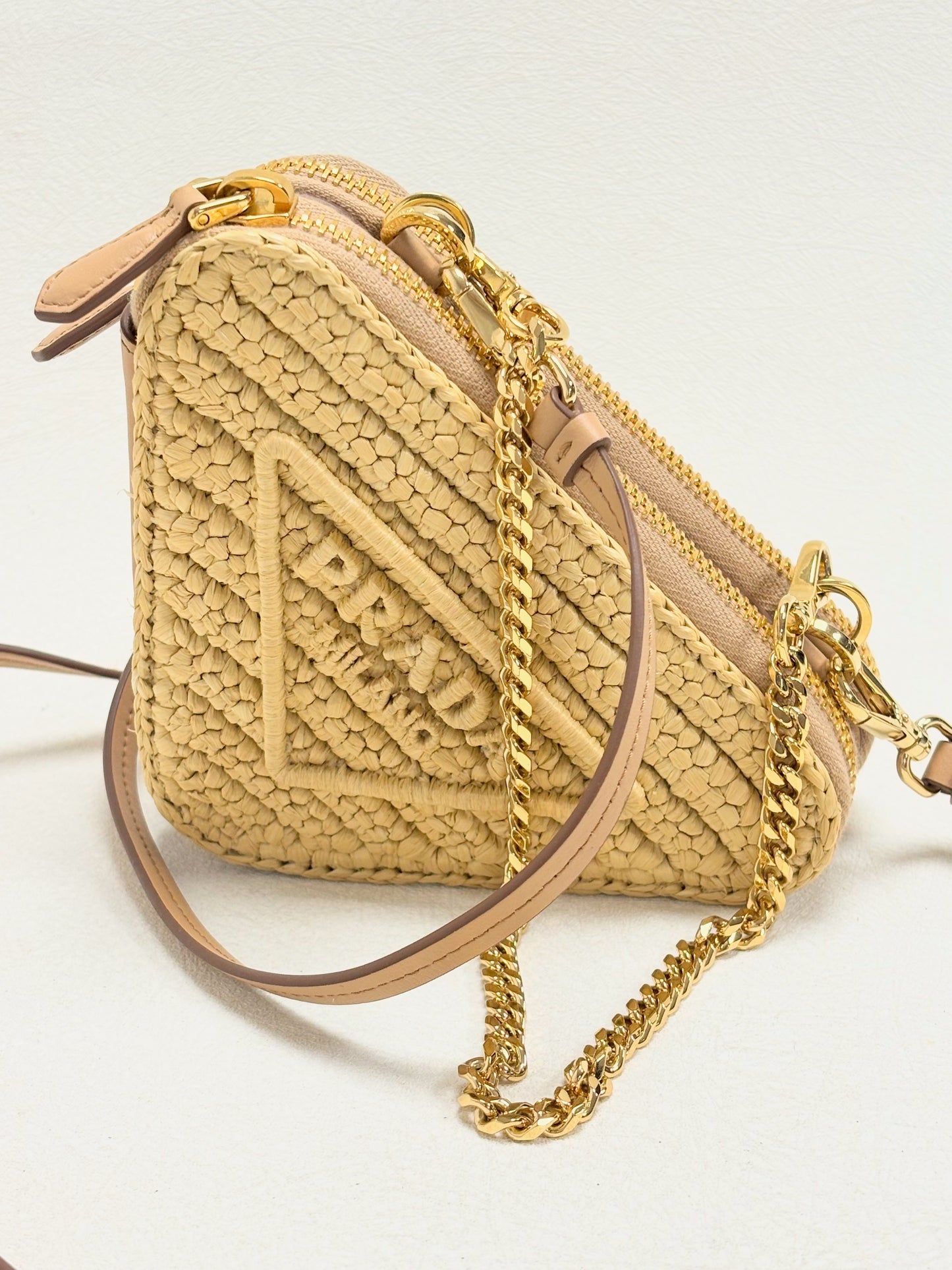 PRADA Sac Triangle Raffia