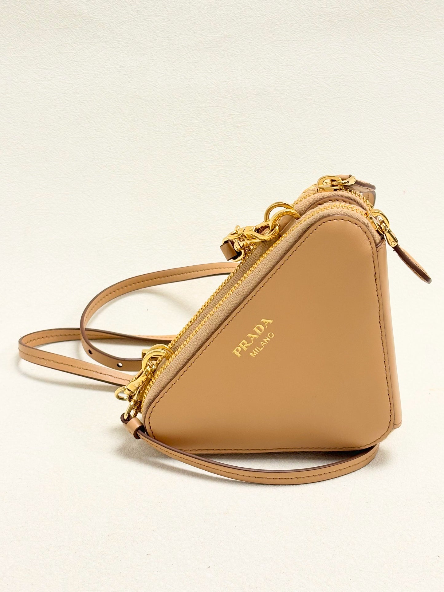 PRADA Sac Triangle Raffia