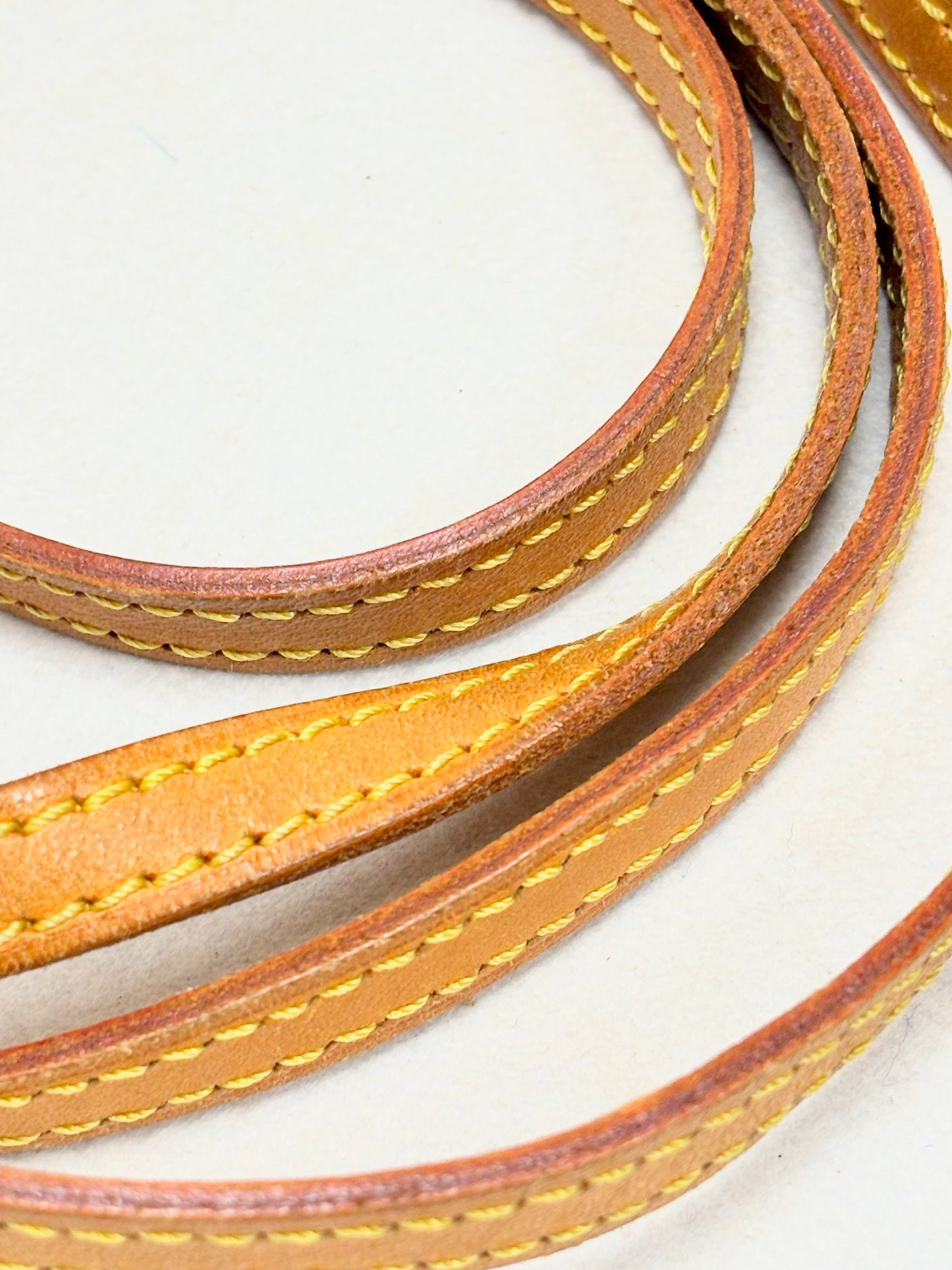 LOUIS VUITTON Bandoulière cuir