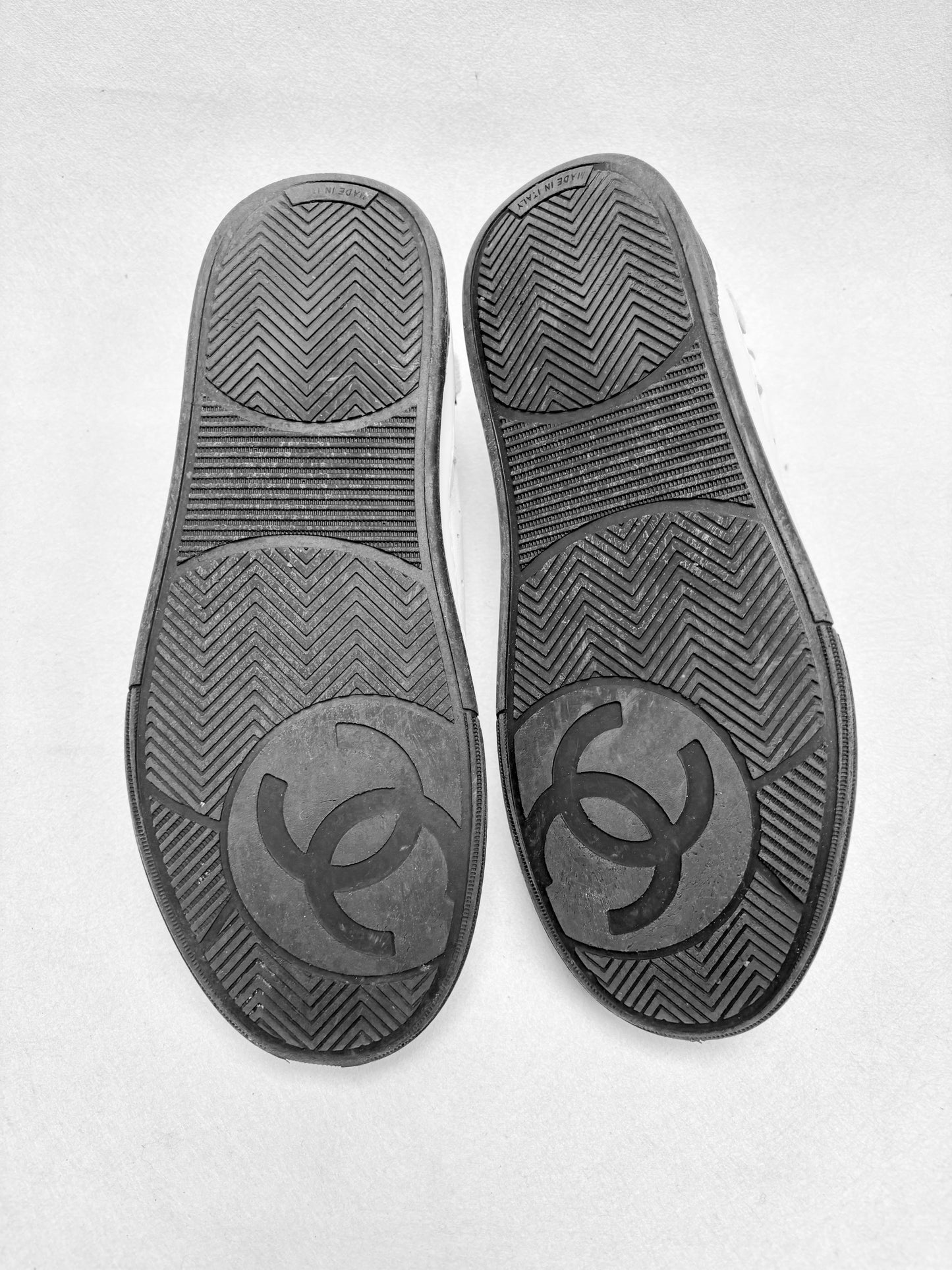 CHANEL Baskets Logo