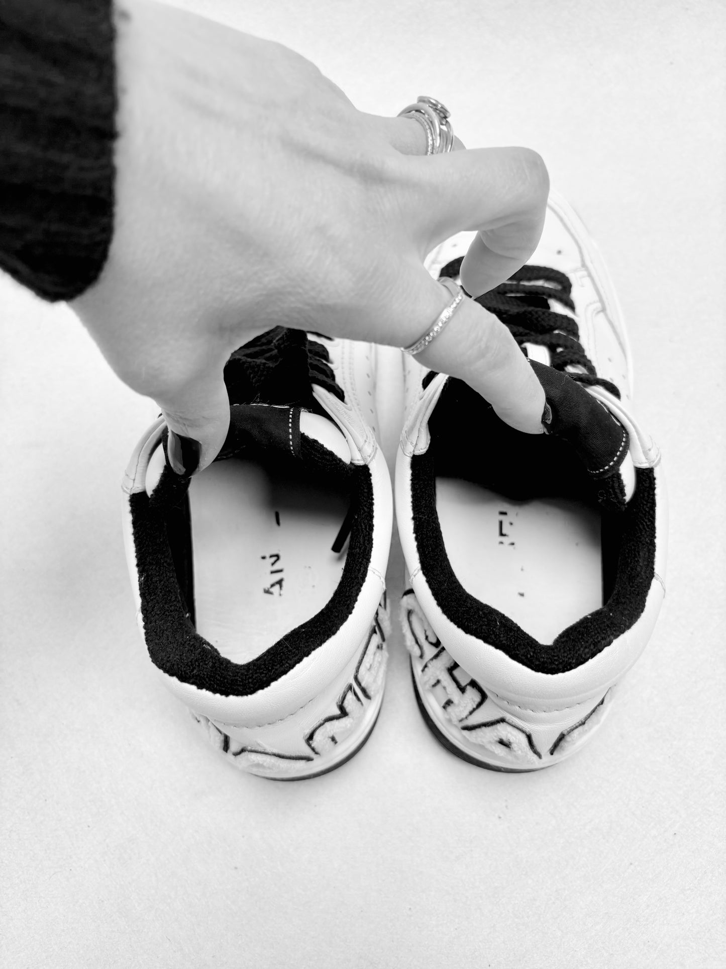 CHANEL Baskets Logo