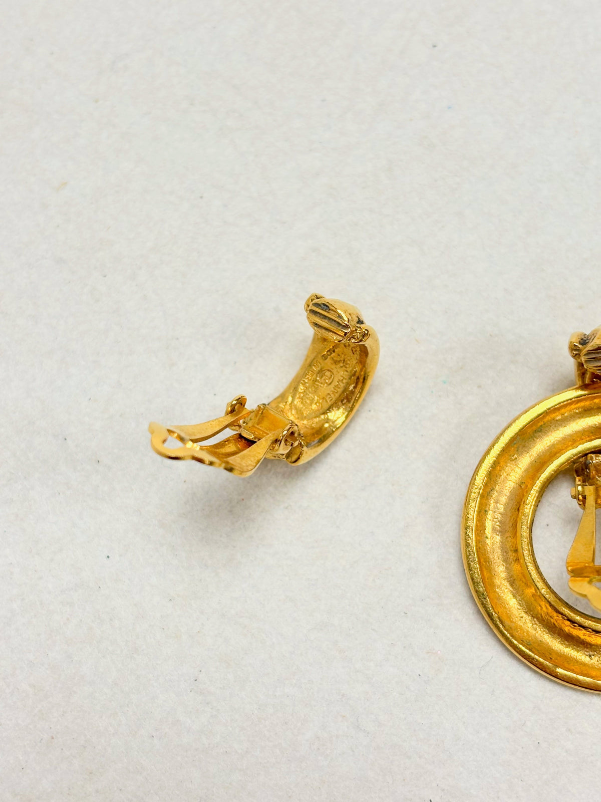 CHANEL Boucles d'oreilles Hoops