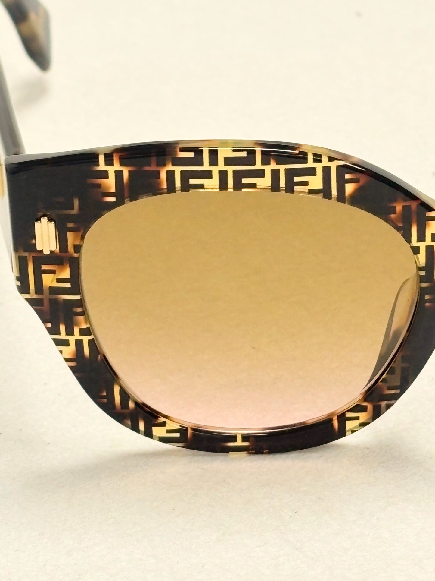 FENDI Lunettes de soleil