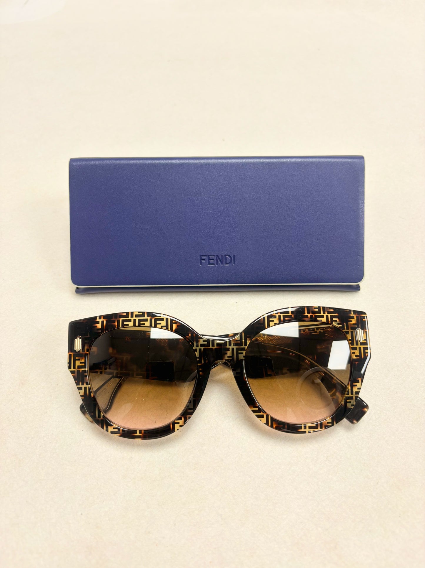 FENDI Lunettes de soleil
