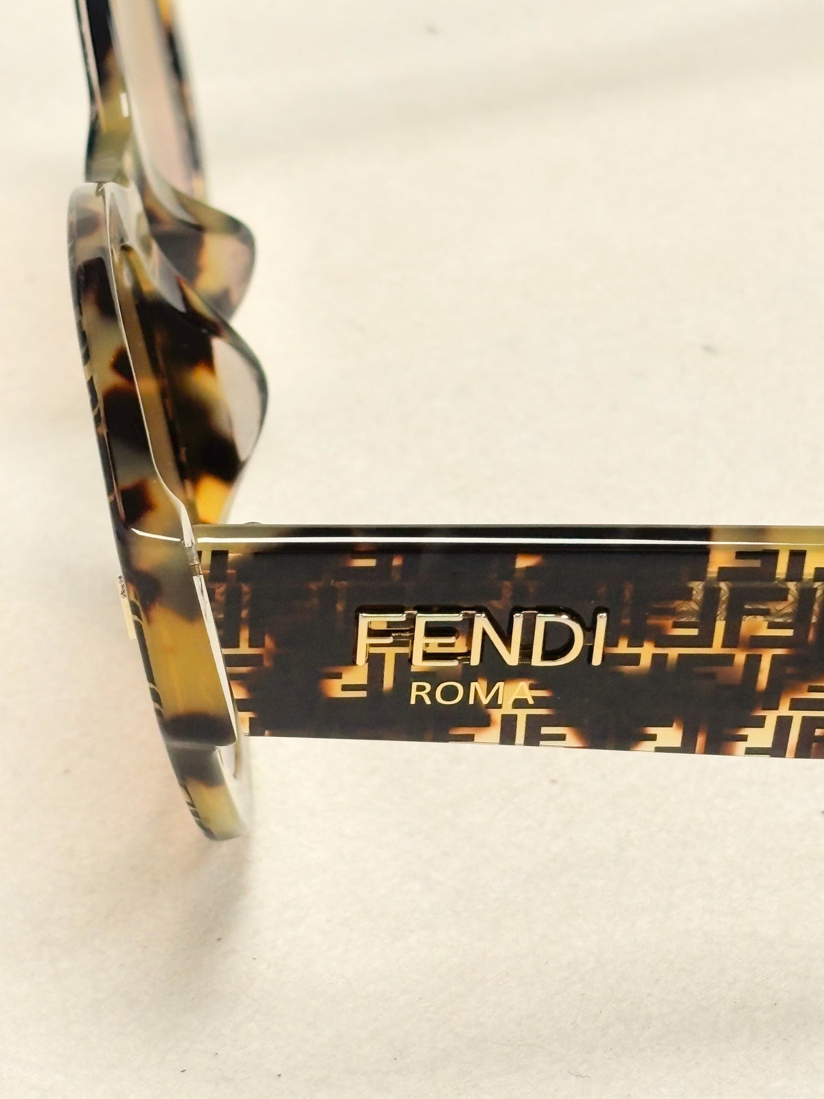 FENDI Lunettes de soleil
