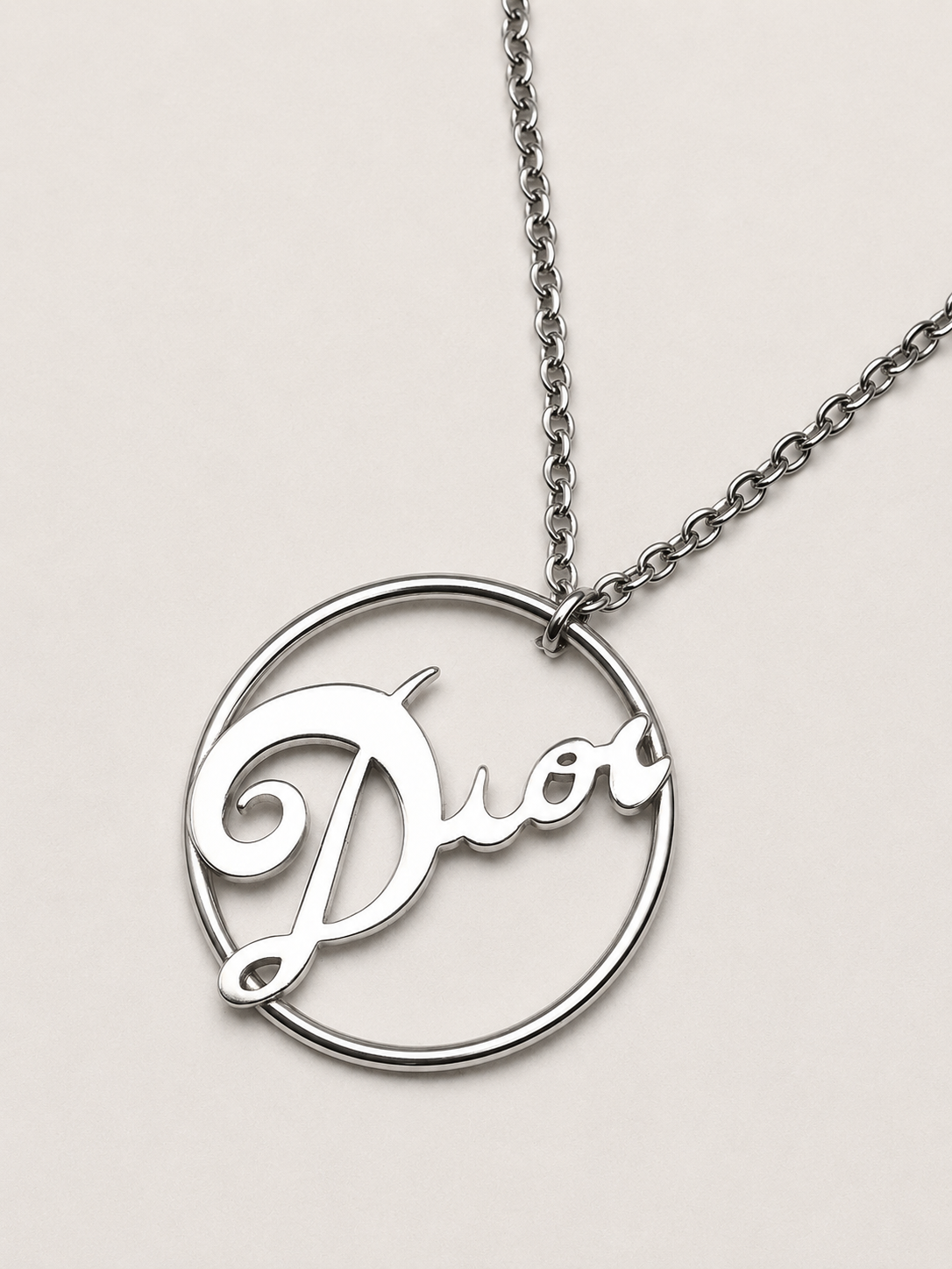 DIOR Collier Logo