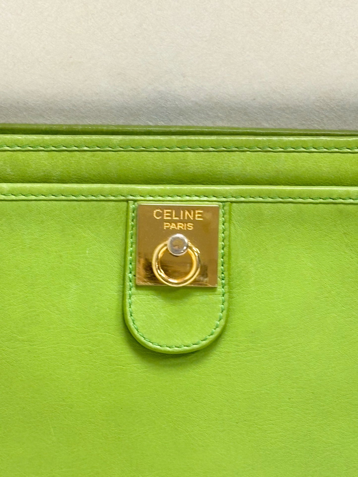 CÉLINE Pochette C cuir vert