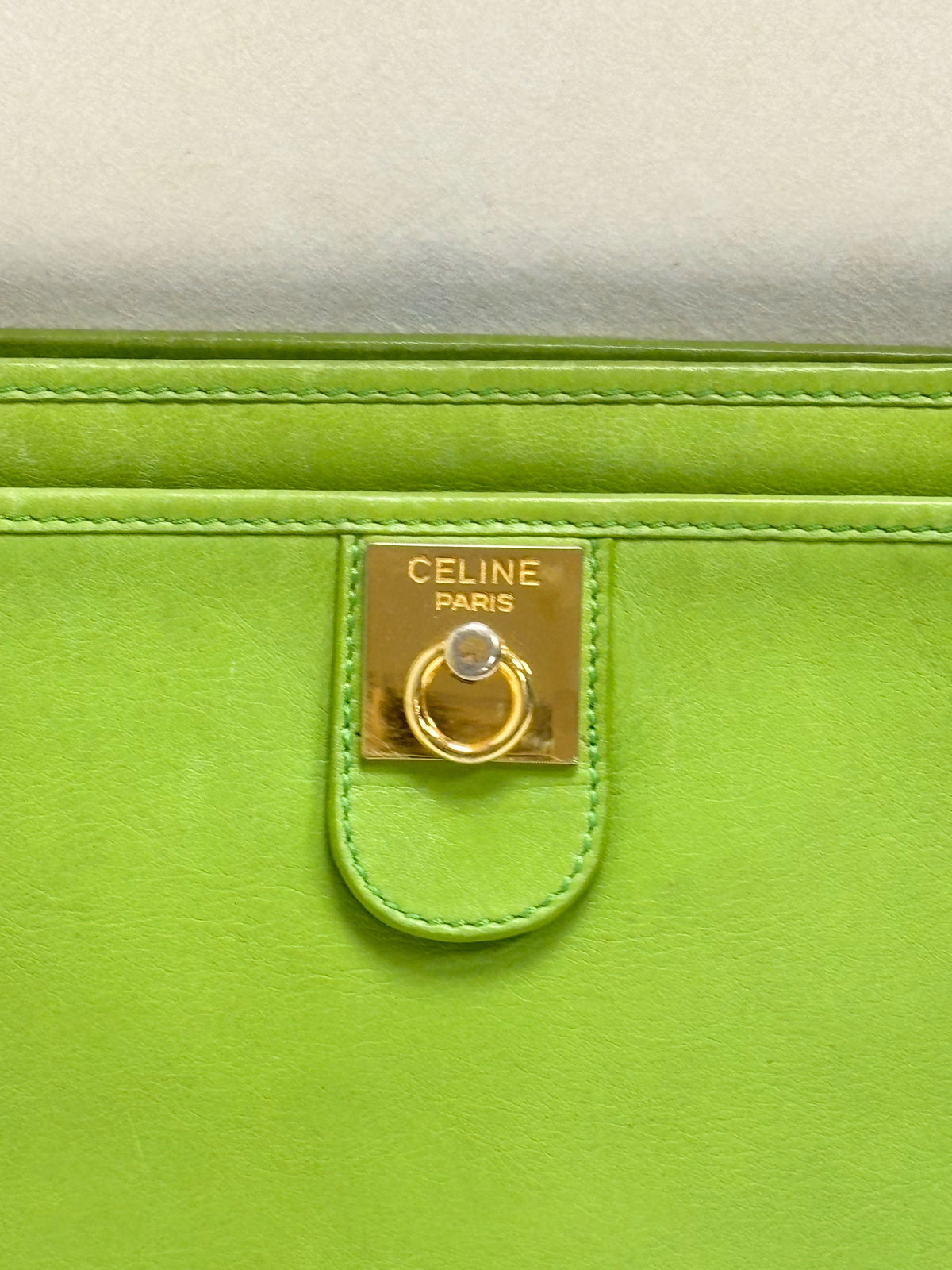 CÉLINE Pochette C cuir vert
