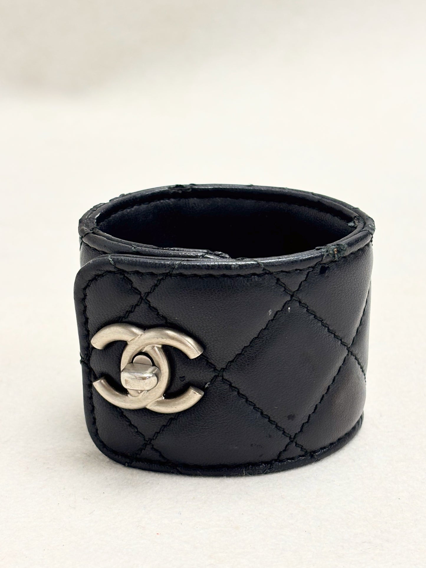 CHANEL Bracelet Manchette Cuir